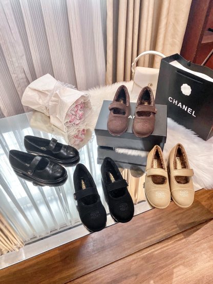New round-toe flat shoes