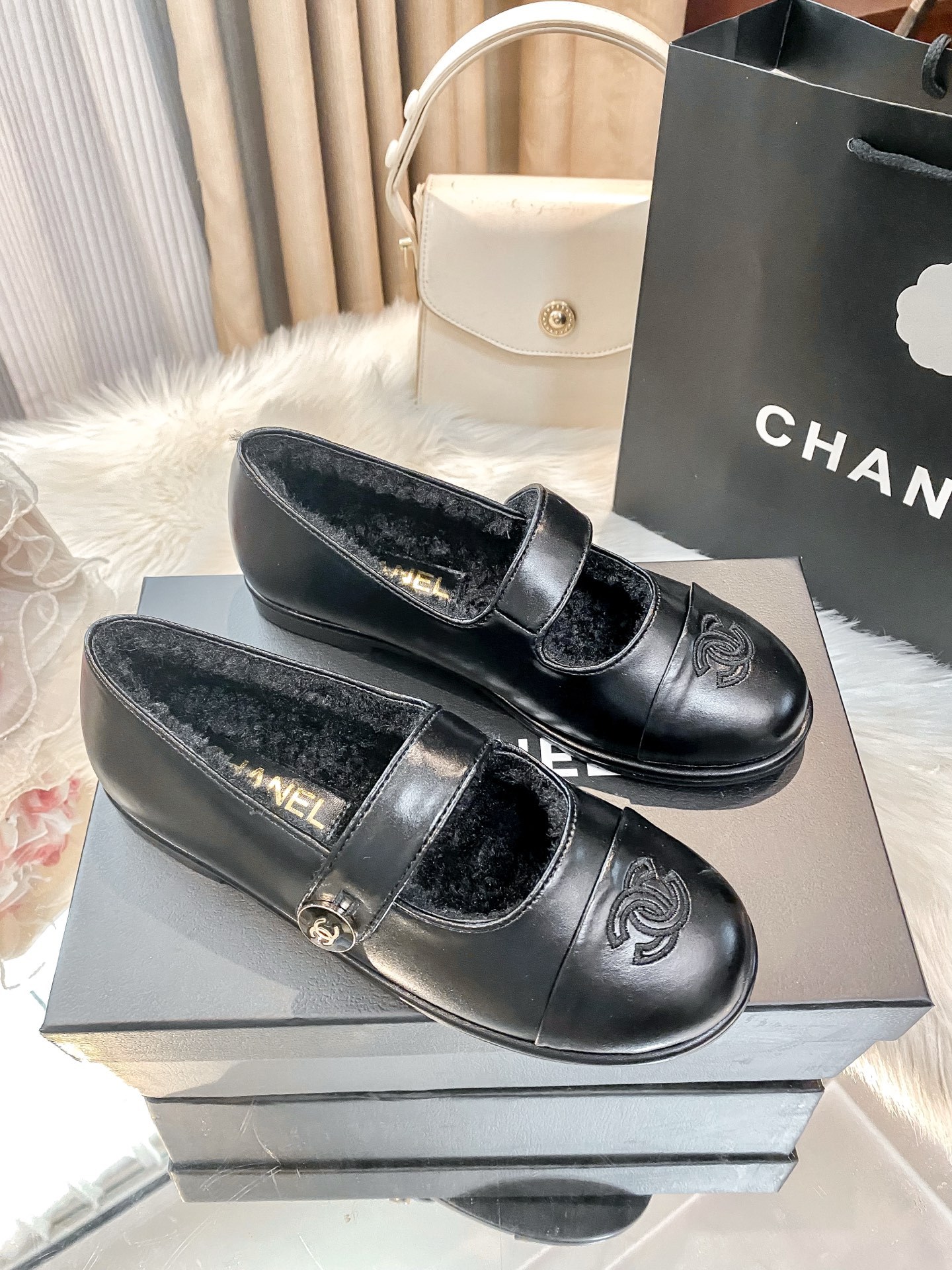 New round-toe flat shoes