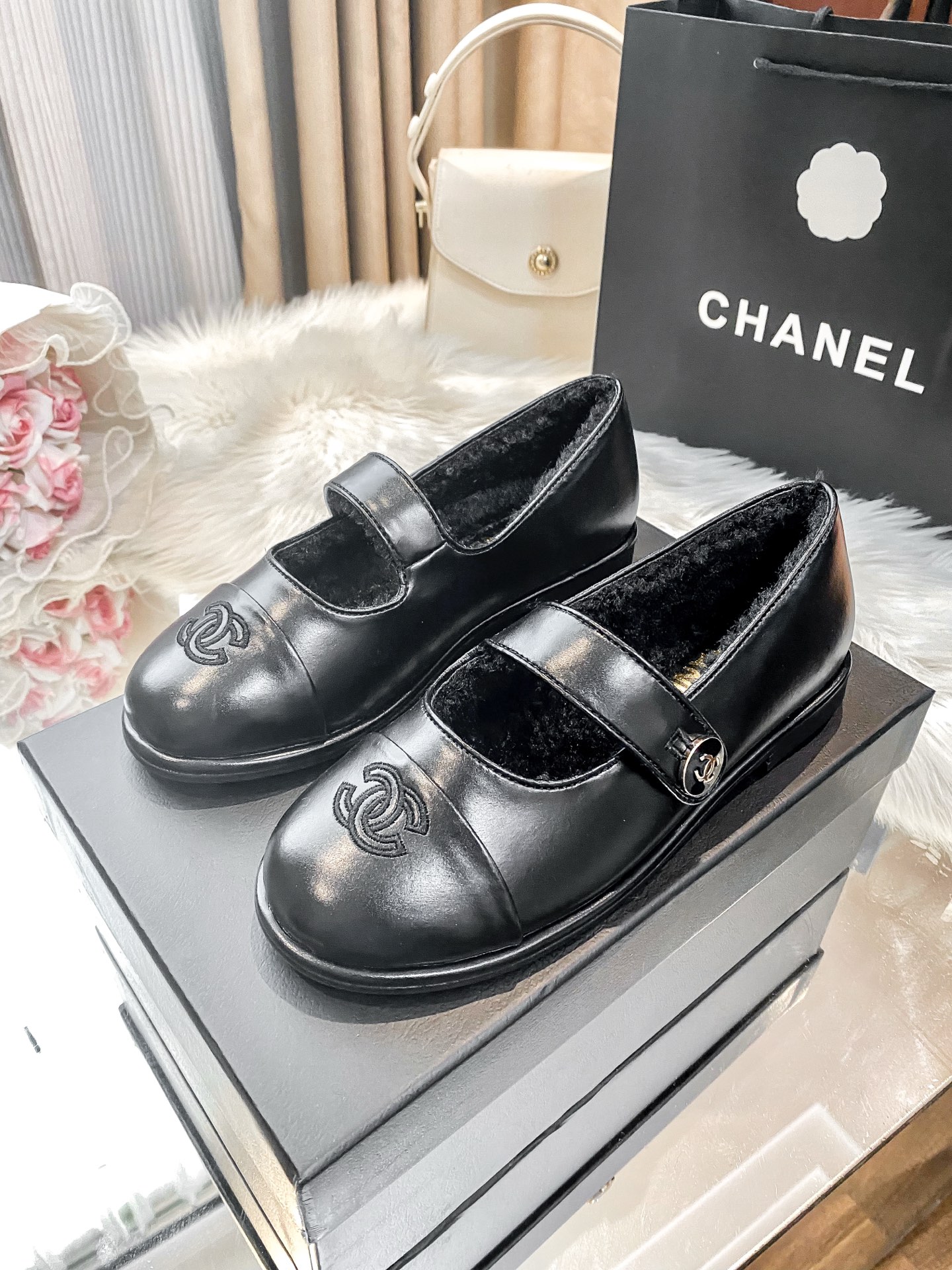 New round-toe flat shoes