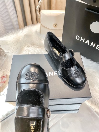 New round-toe flat shoes