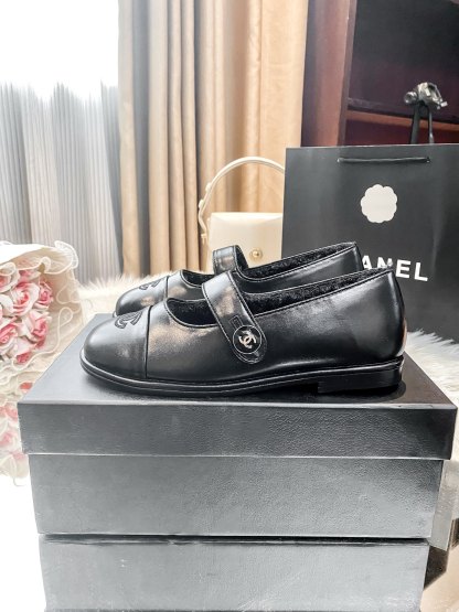 New round-toe flat shoes