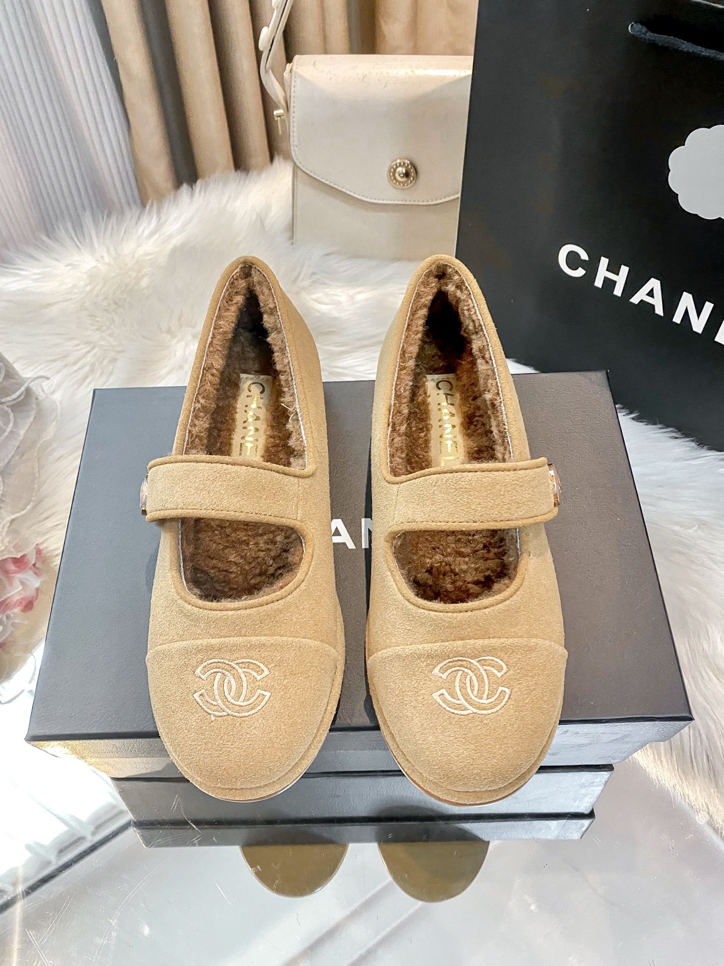 New round-toe flat shoes