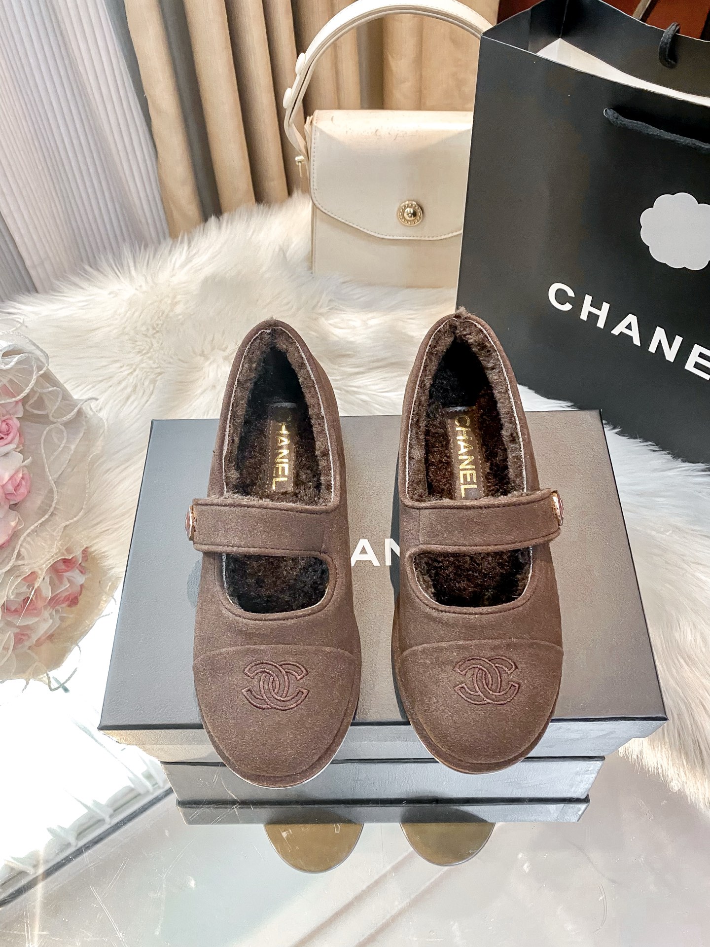 New round-toe flat shoes