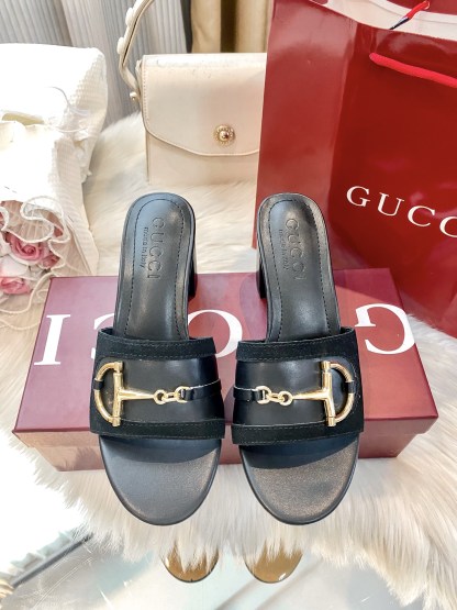 Brand new chunky-heeled slippers