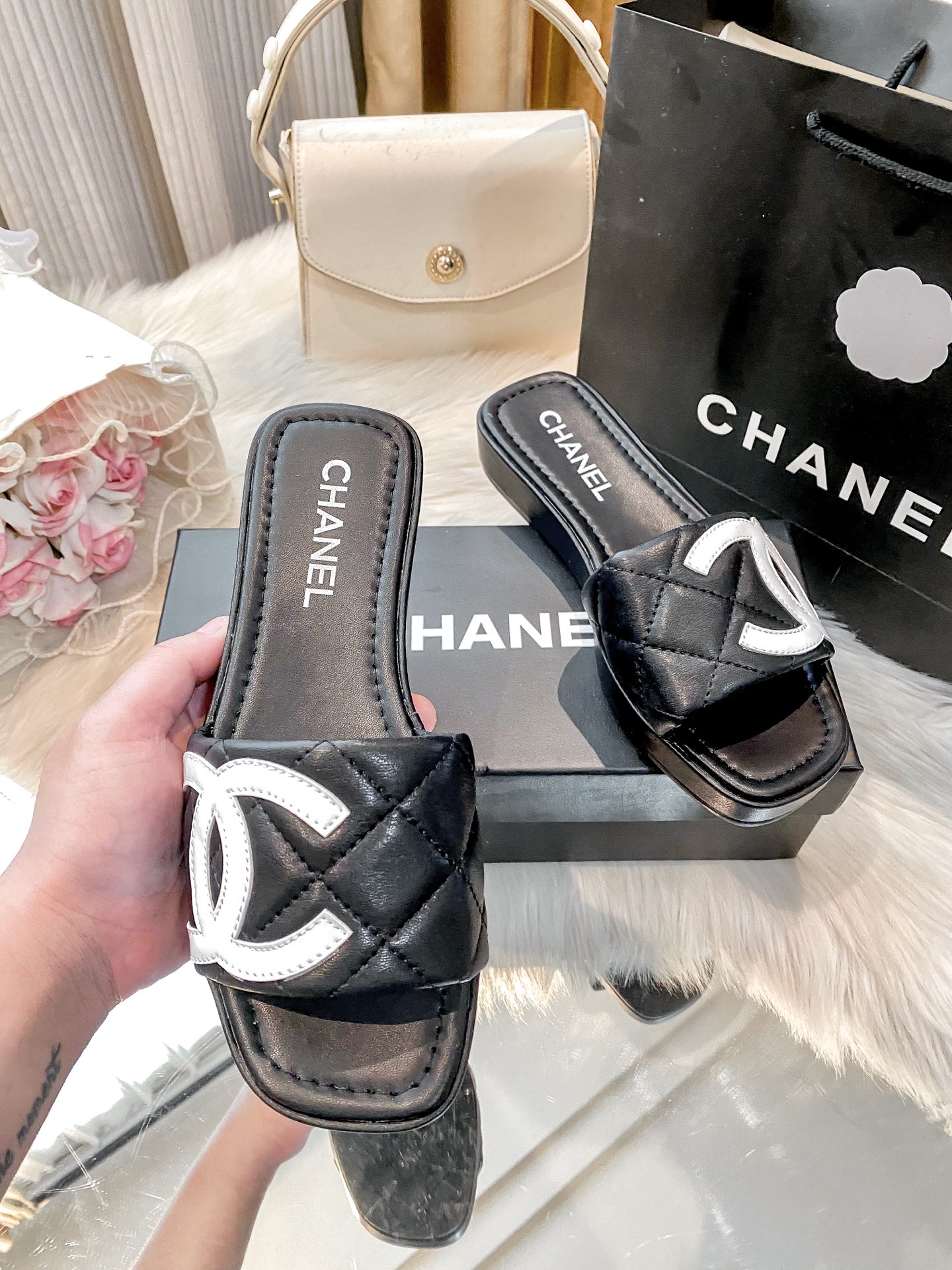 New style open-toe flat slippers