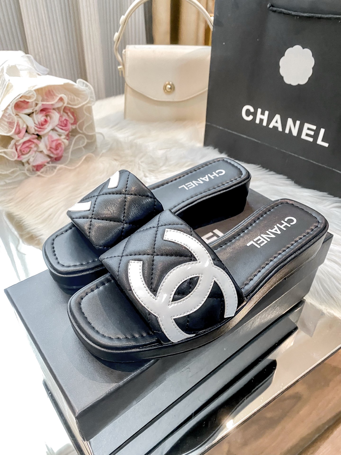 New style open-toe flat slippers