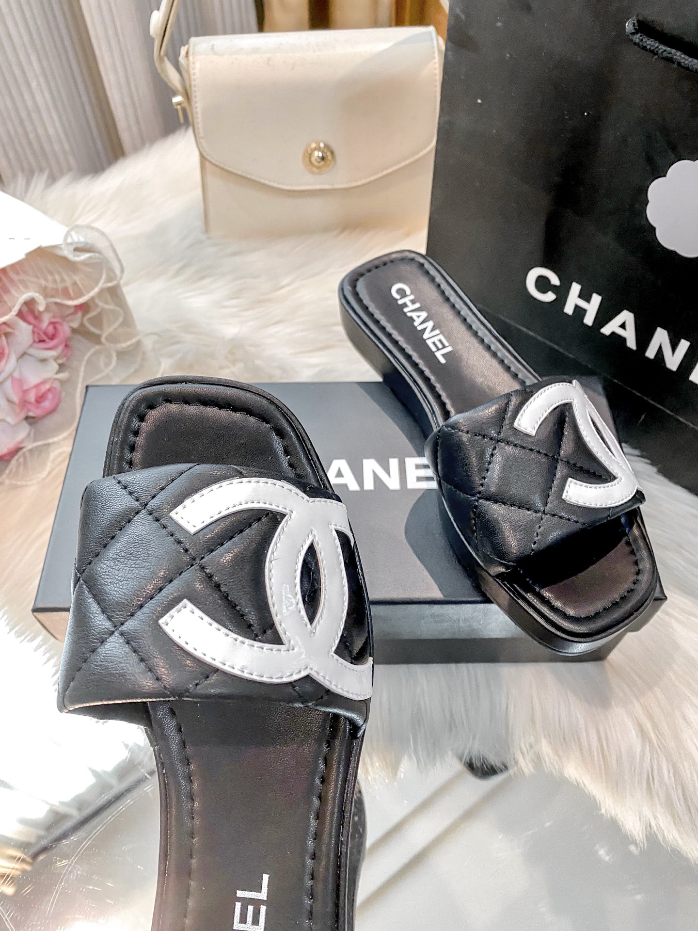 New style open-toe flat slippers