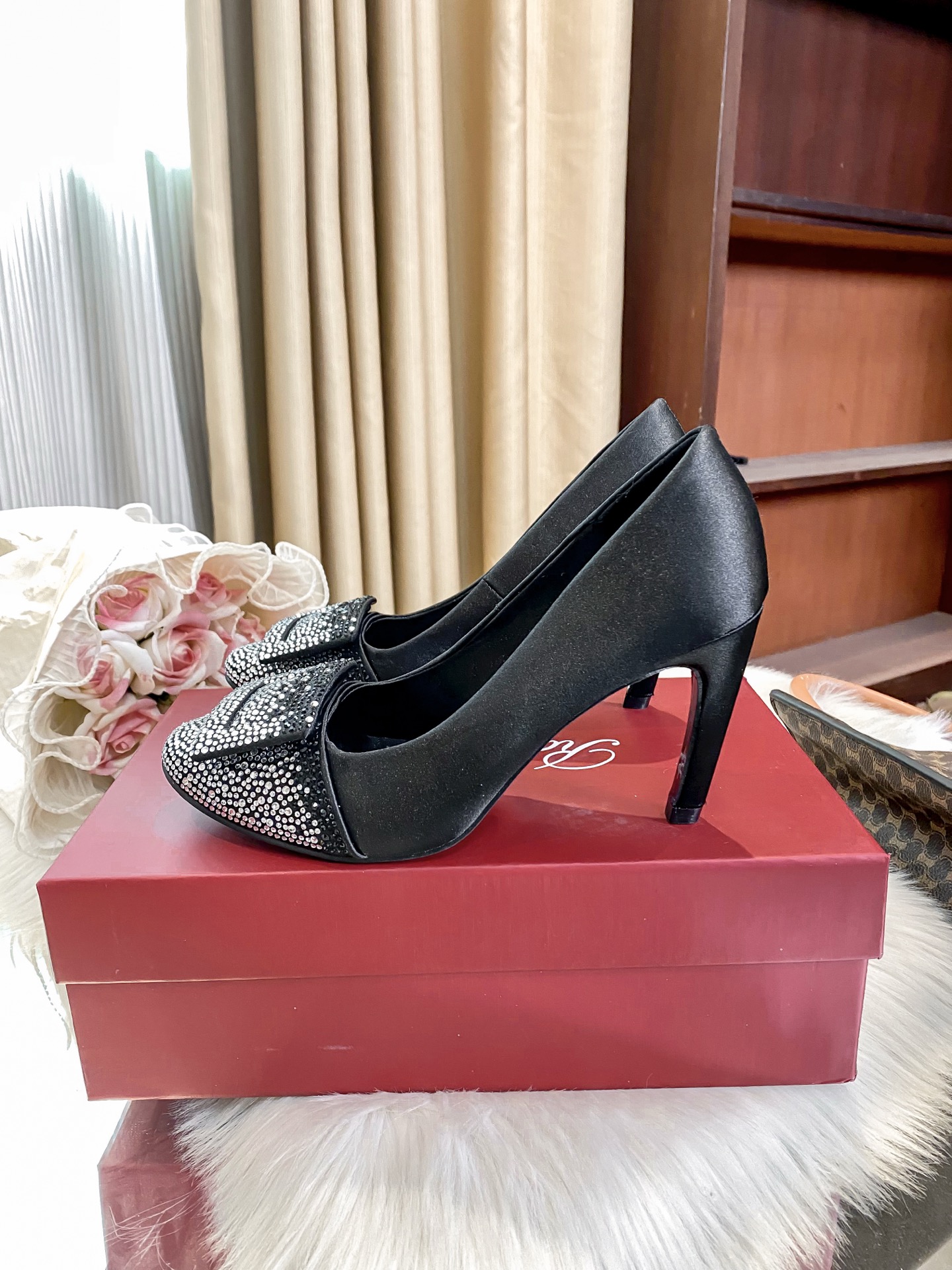 Classic rhinestone-embellished flat shoes