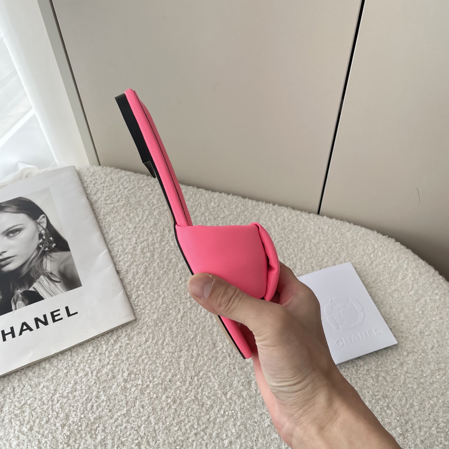 Simple C-buckle flat sandals