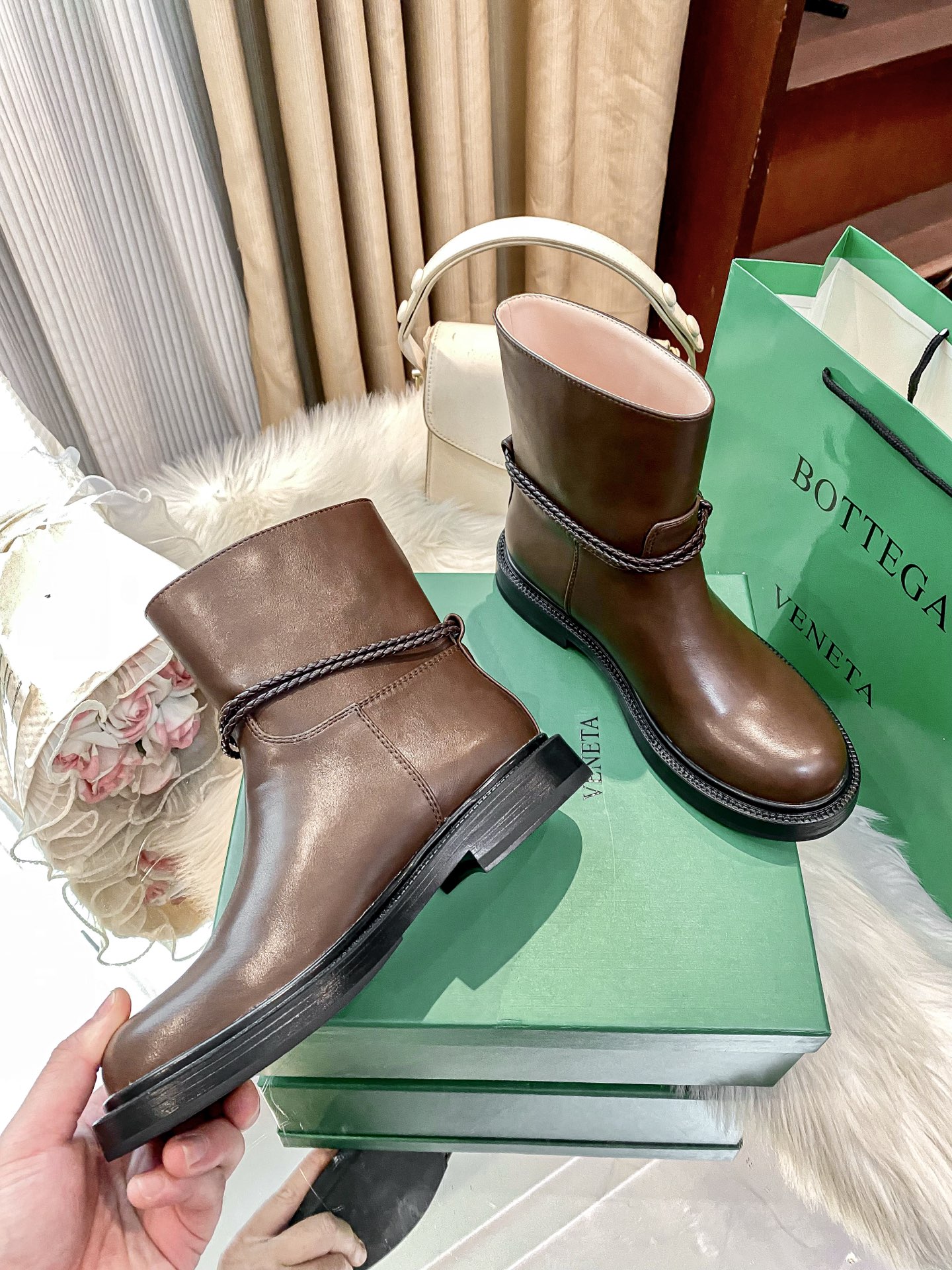 New round-toe ankle boots