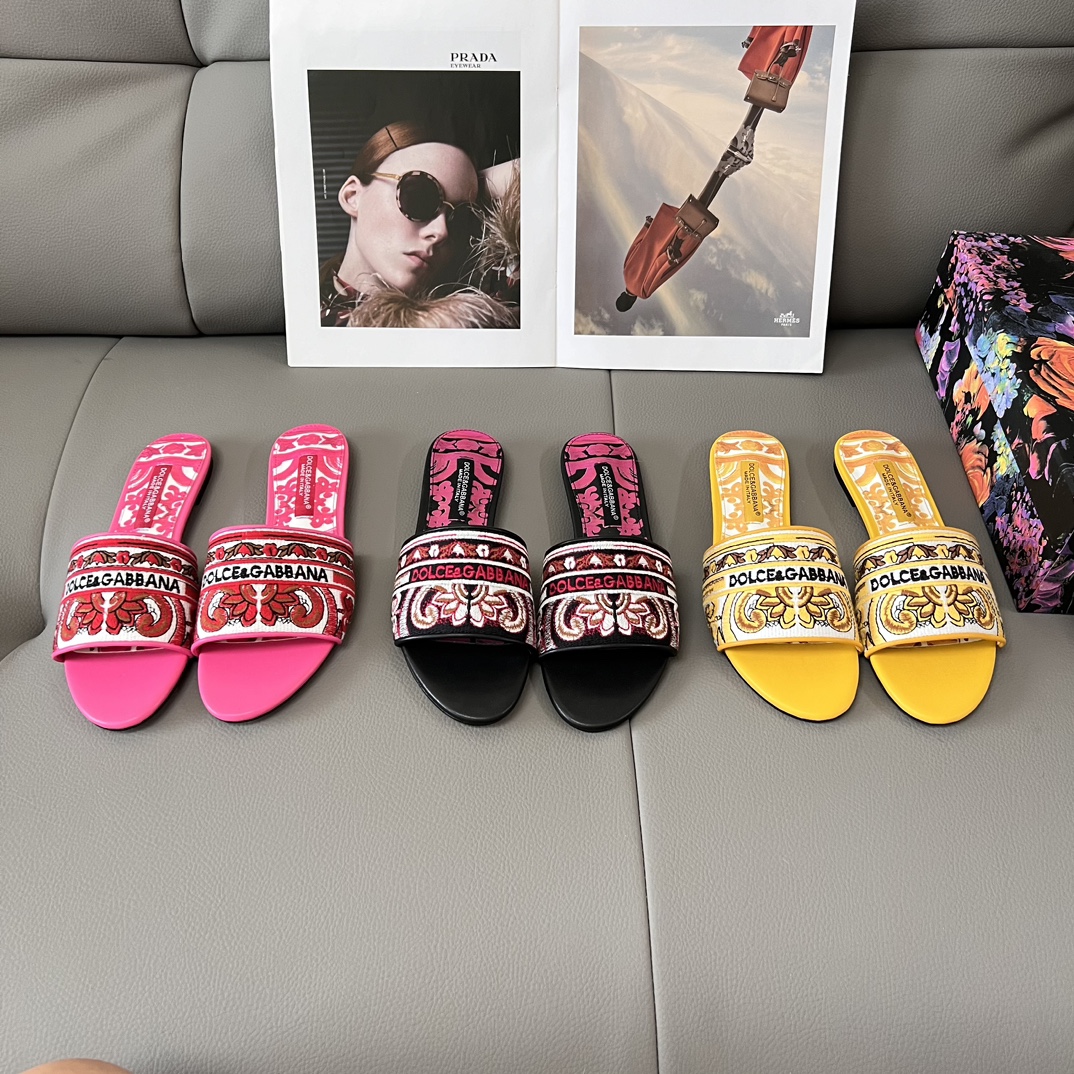 Hand-embroidered slippers
