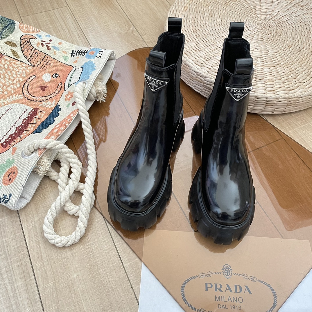 Autumn/Winter Chelsea Boots