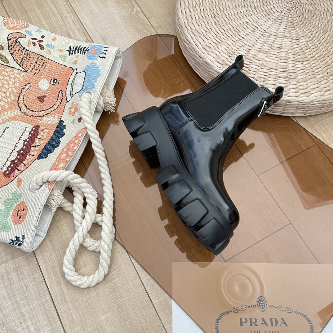 Autumn/Winter Chelsea Boots