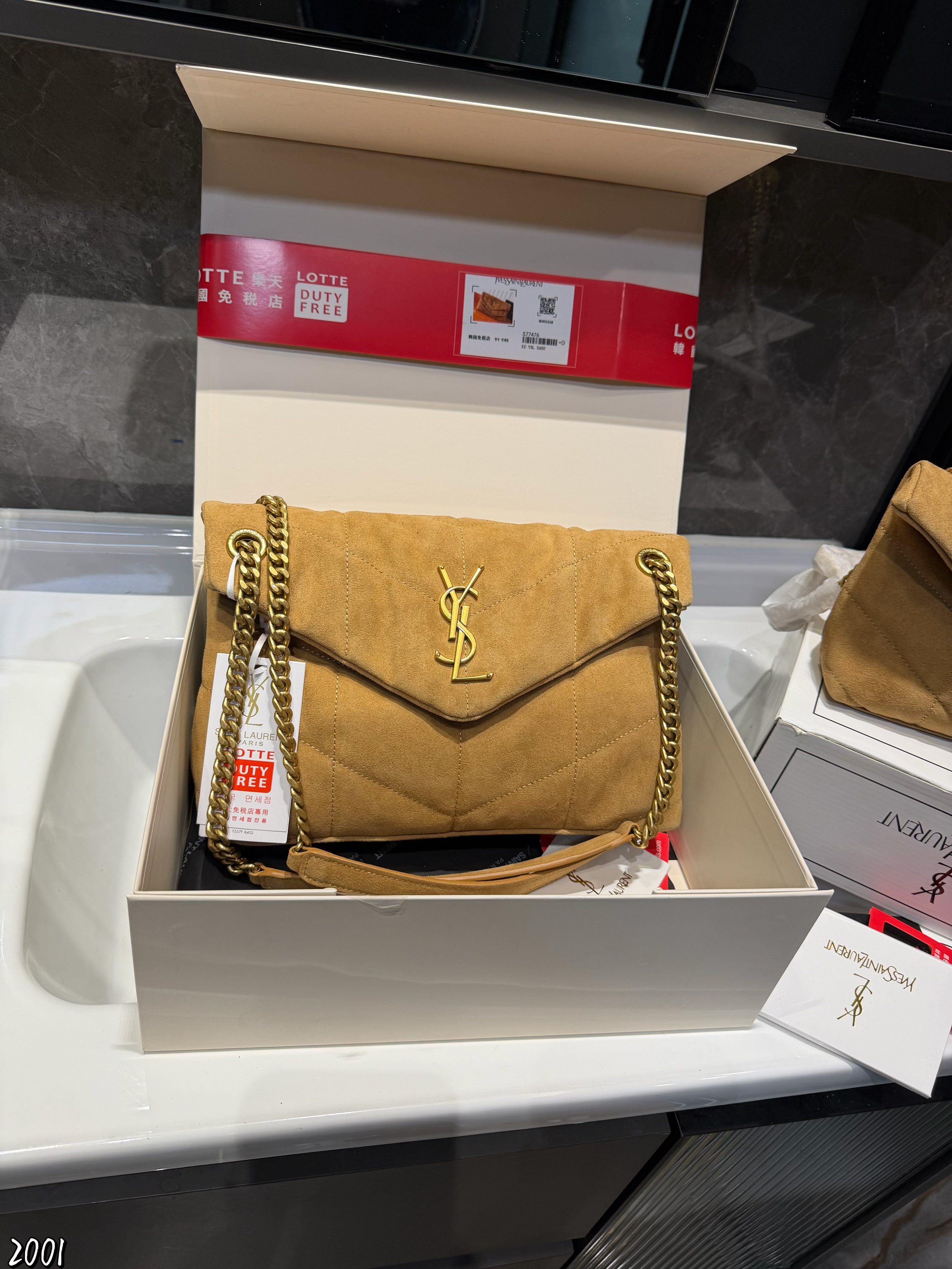 Soft and fluffy cloud-shaped buns