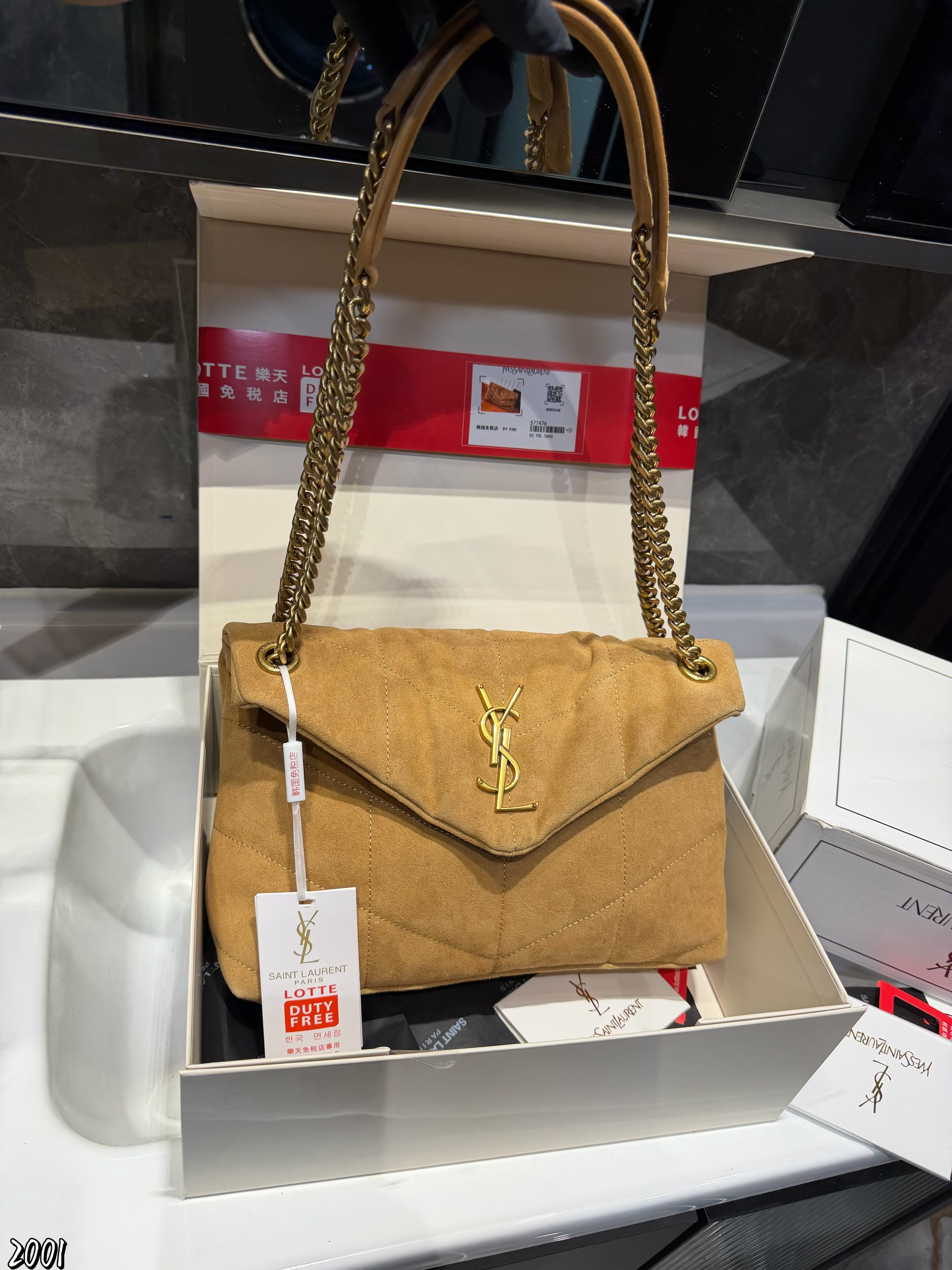 Soft and fluffy cloud-shaped buns