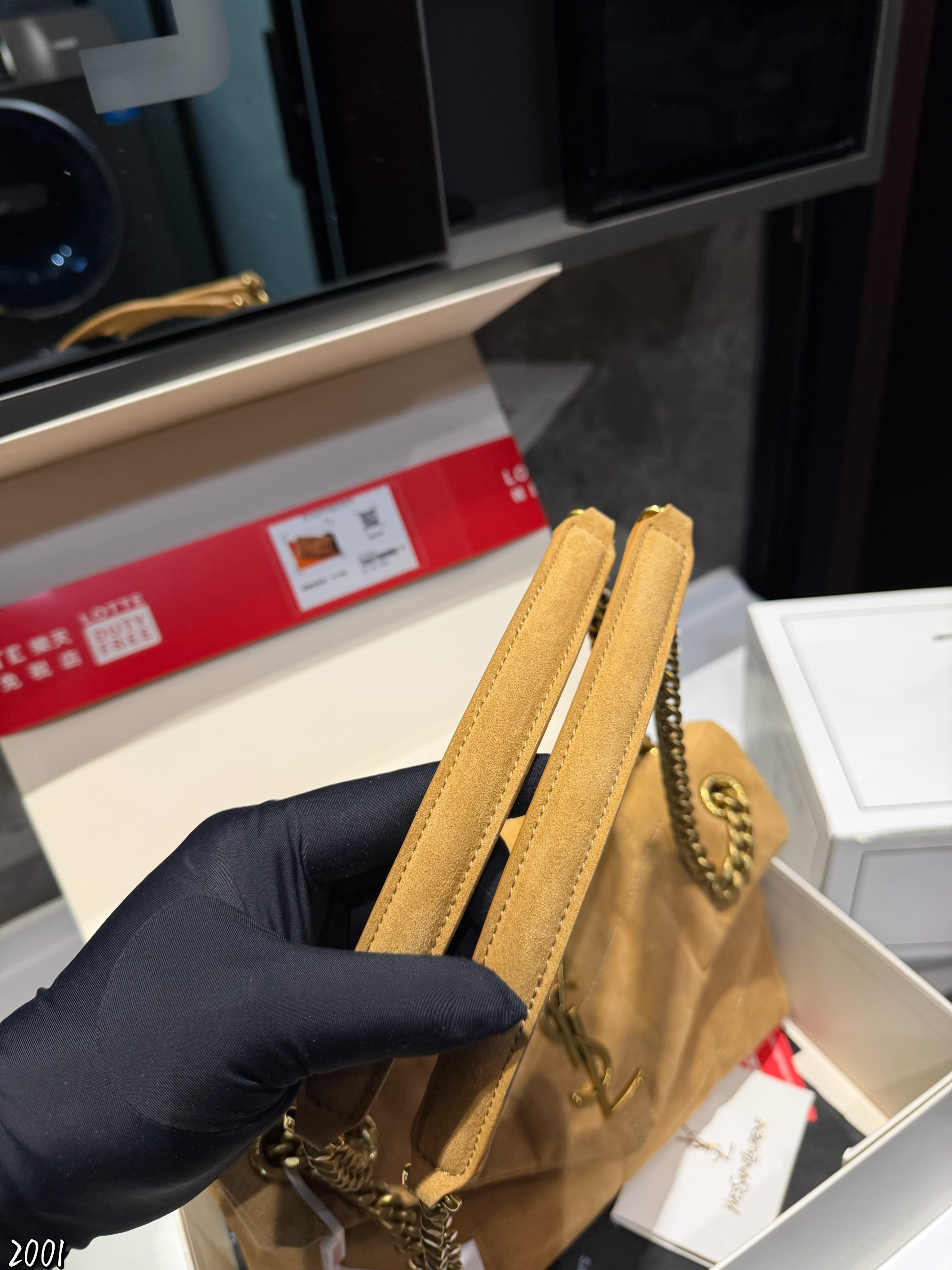 Soft and fluffy cloud-shaped buns