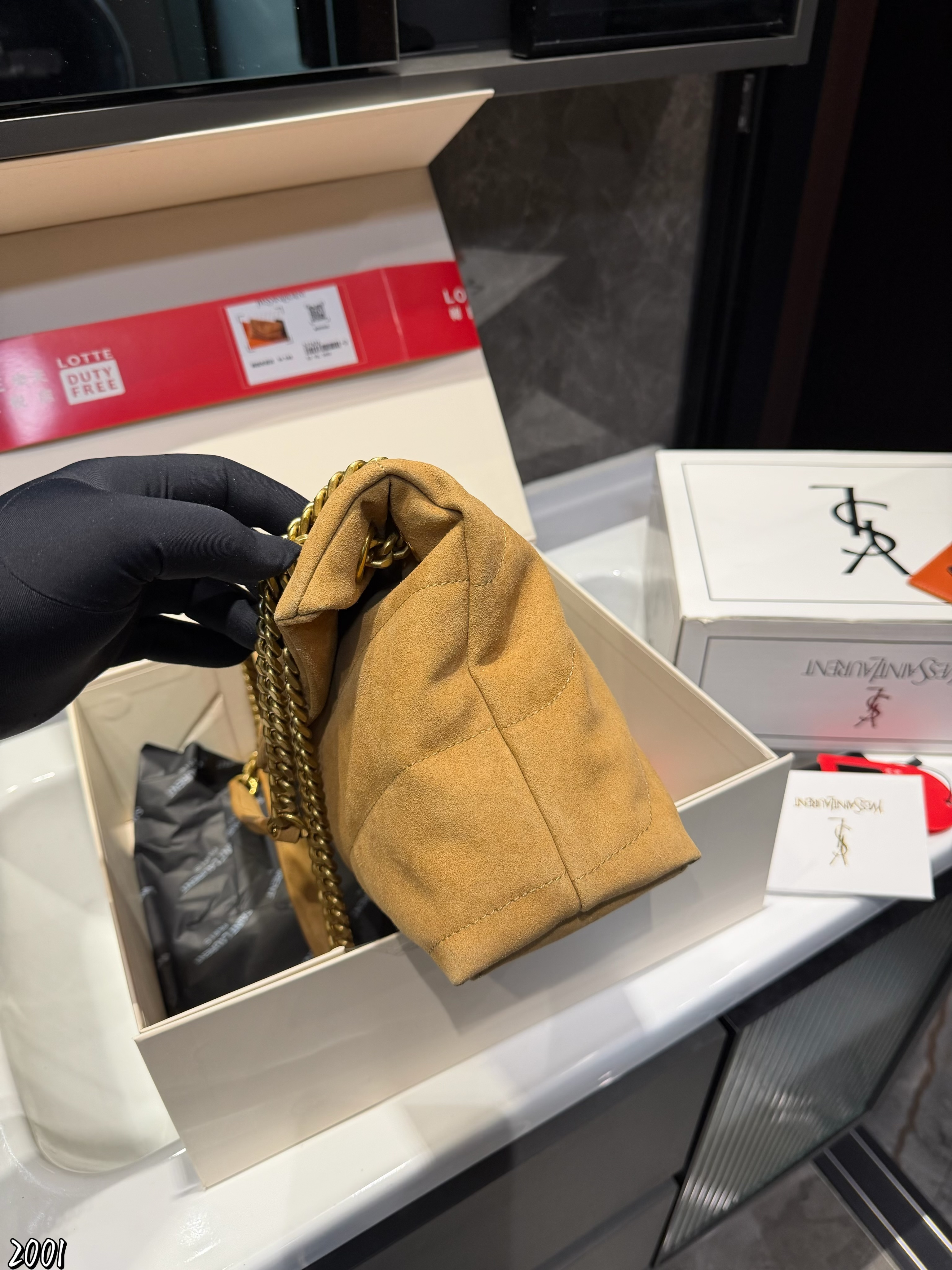 Soft and fluffy cloud-shaped buns