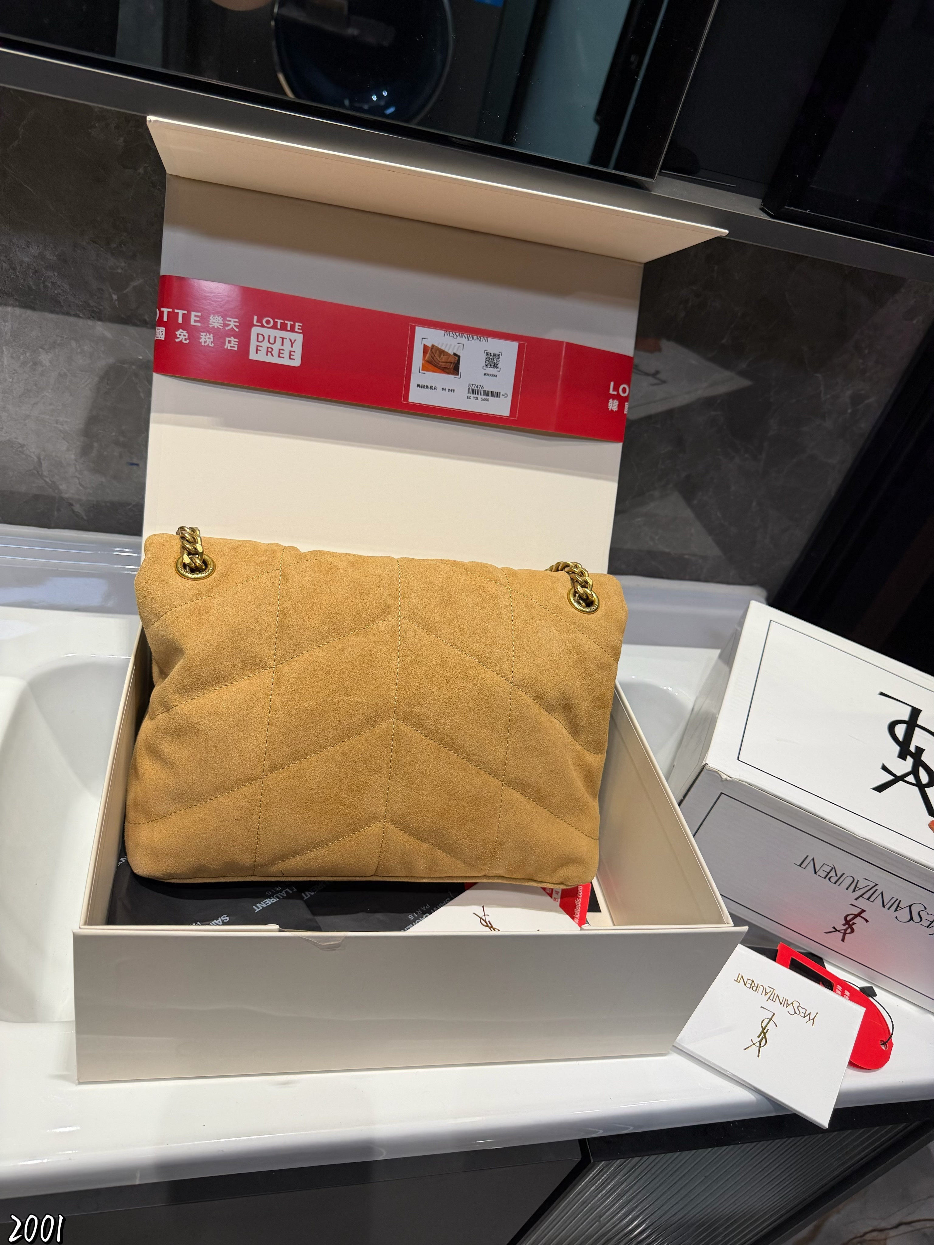 Soft and fluffy cloud-shaped buns