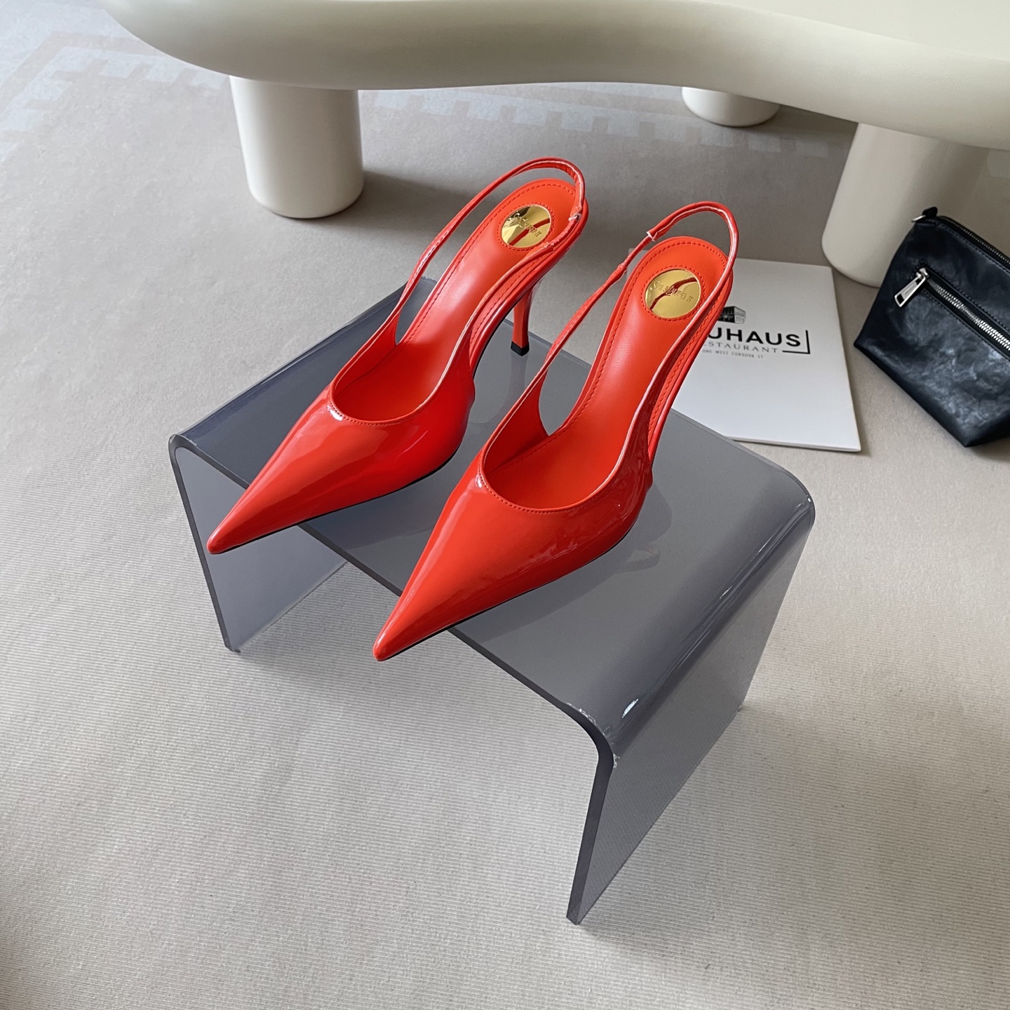 New classic high-heeled shoes