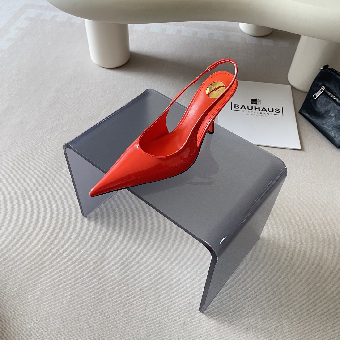 New classic high-heeled shoes