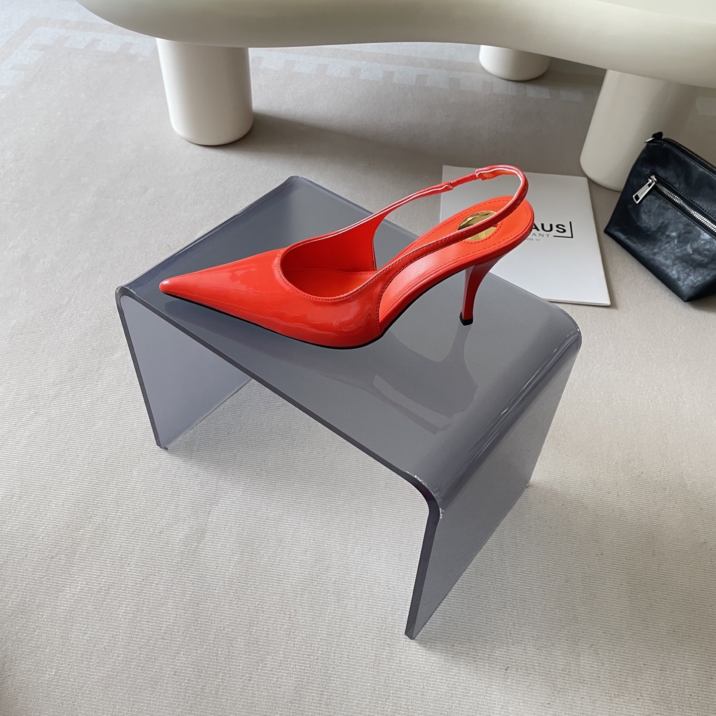 New classic high-heeled shoes