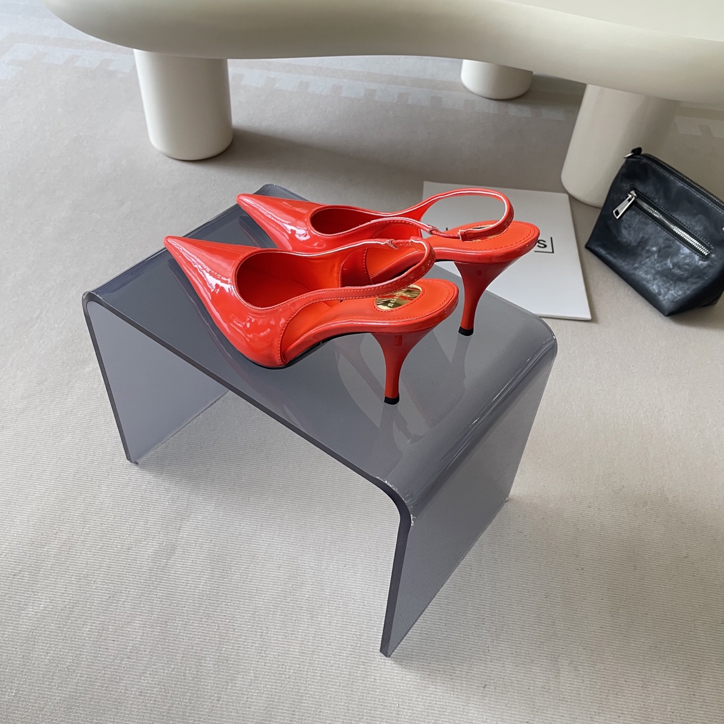 New classic high-heeled shoes