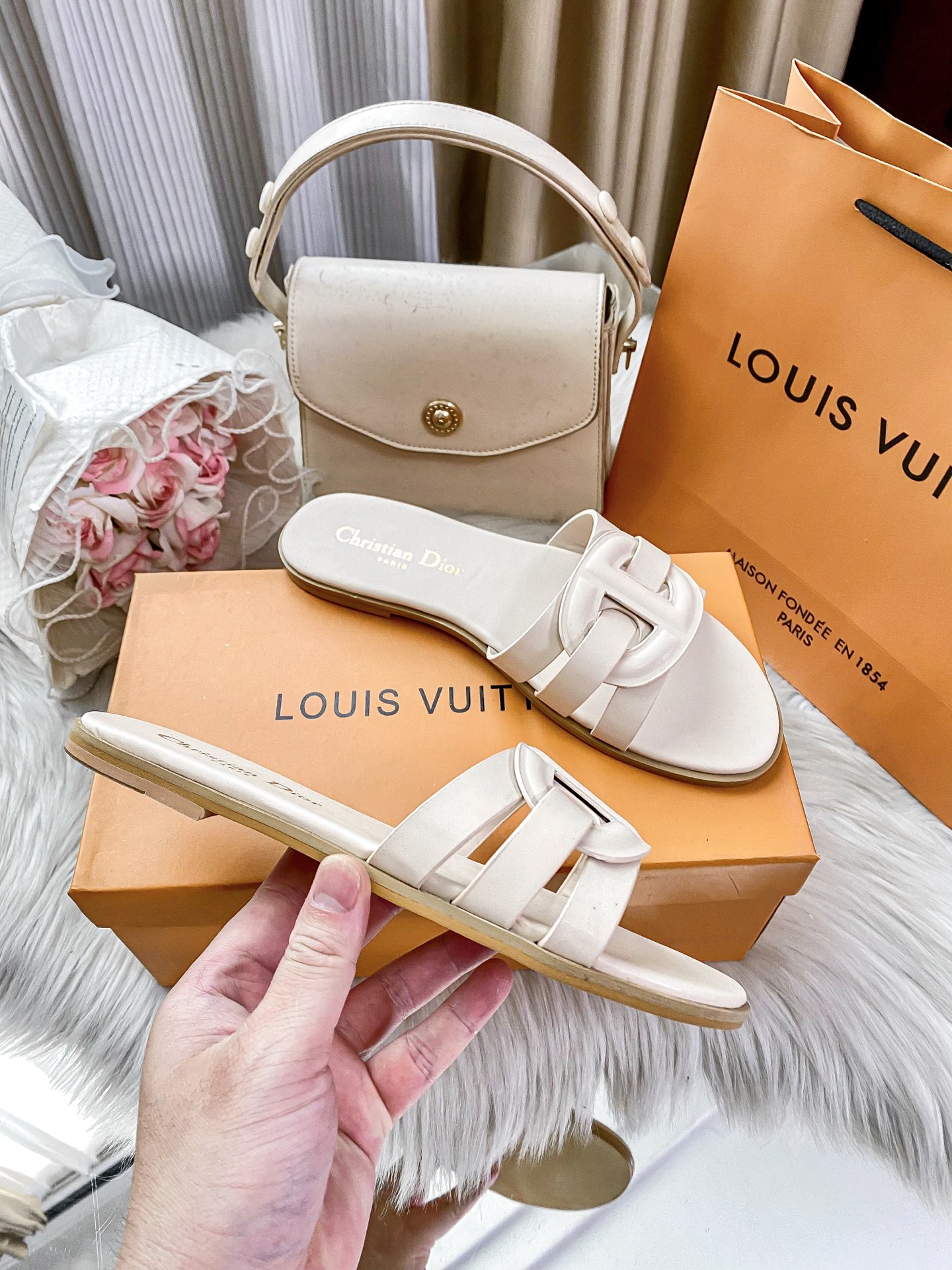 Classic new flat sandals