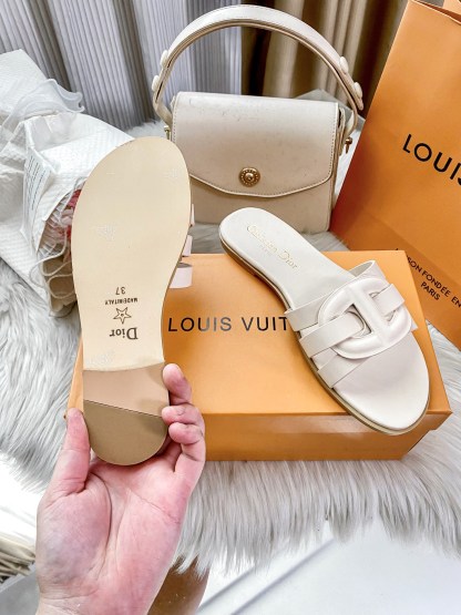 Classic new flat sandals