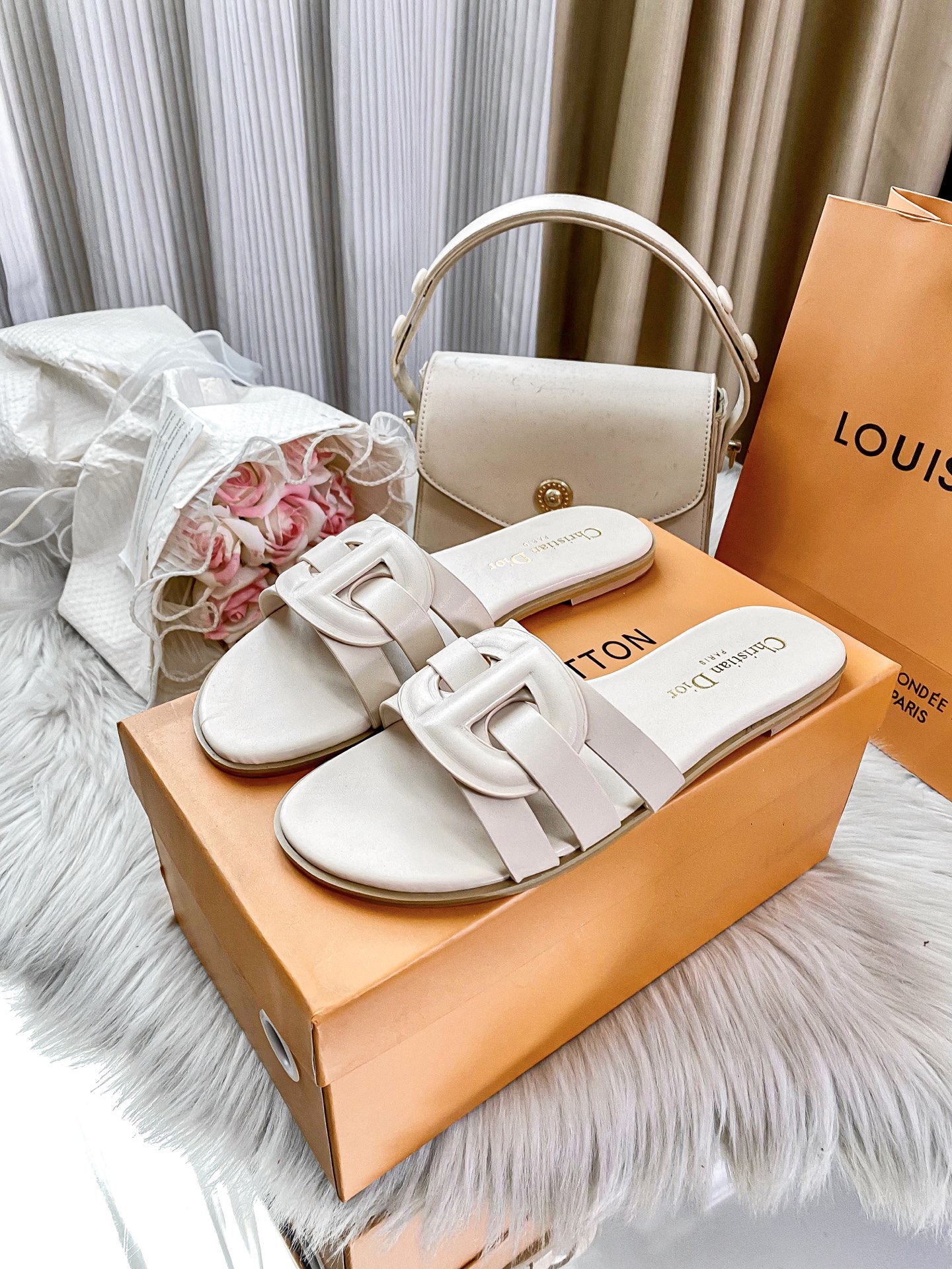 Classic new flat sandals