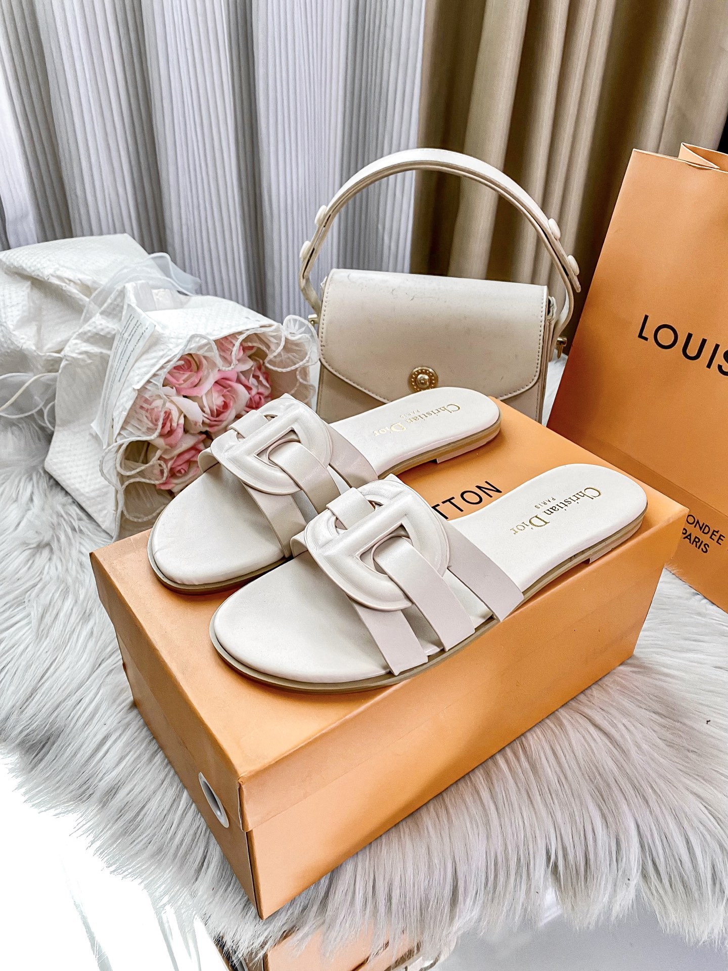 Classic new flat sandals