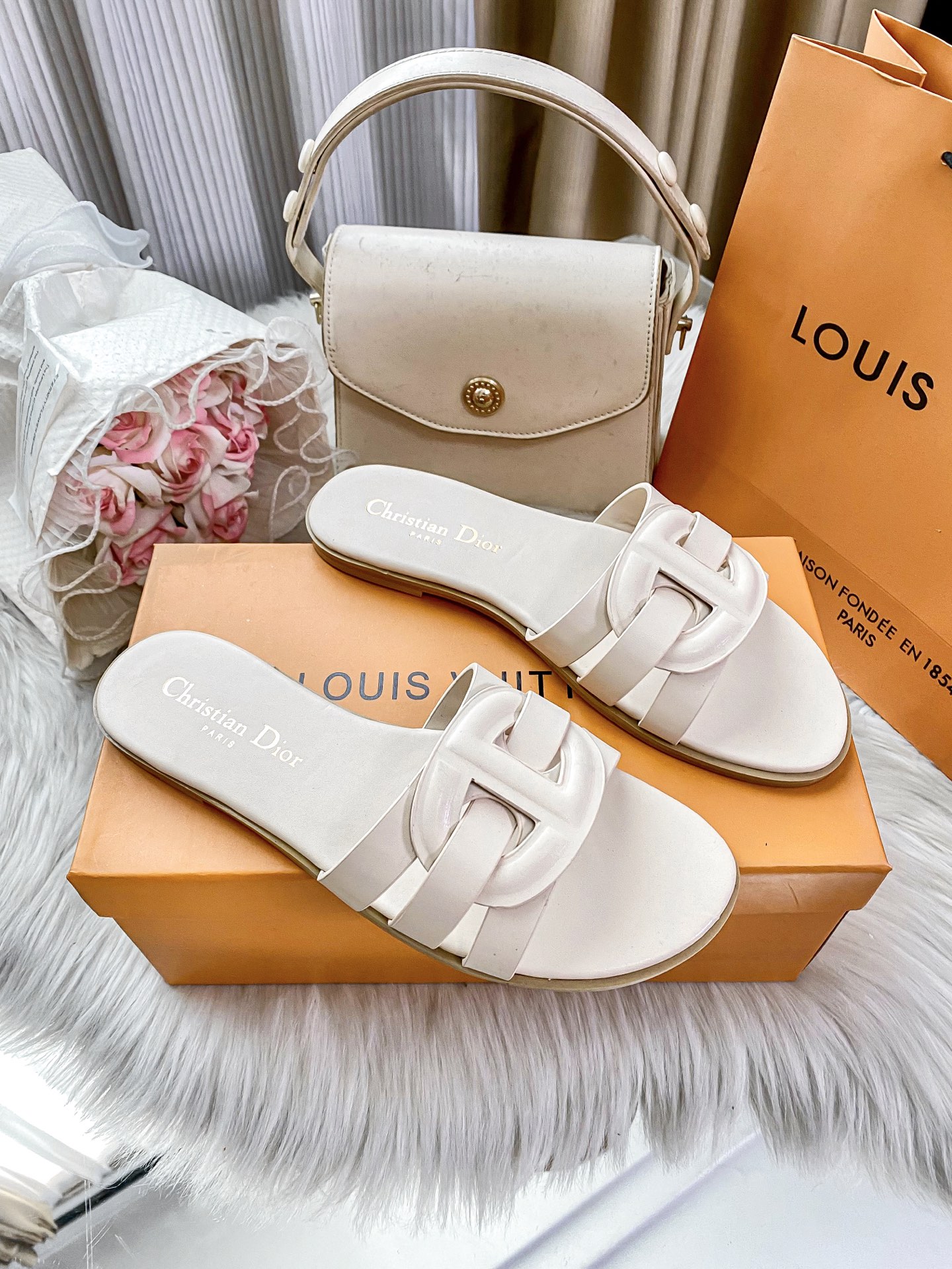 Classic new flat sandals