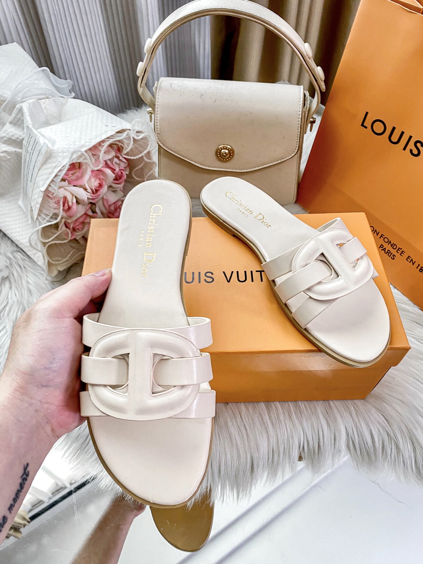 Classic new flat sandals