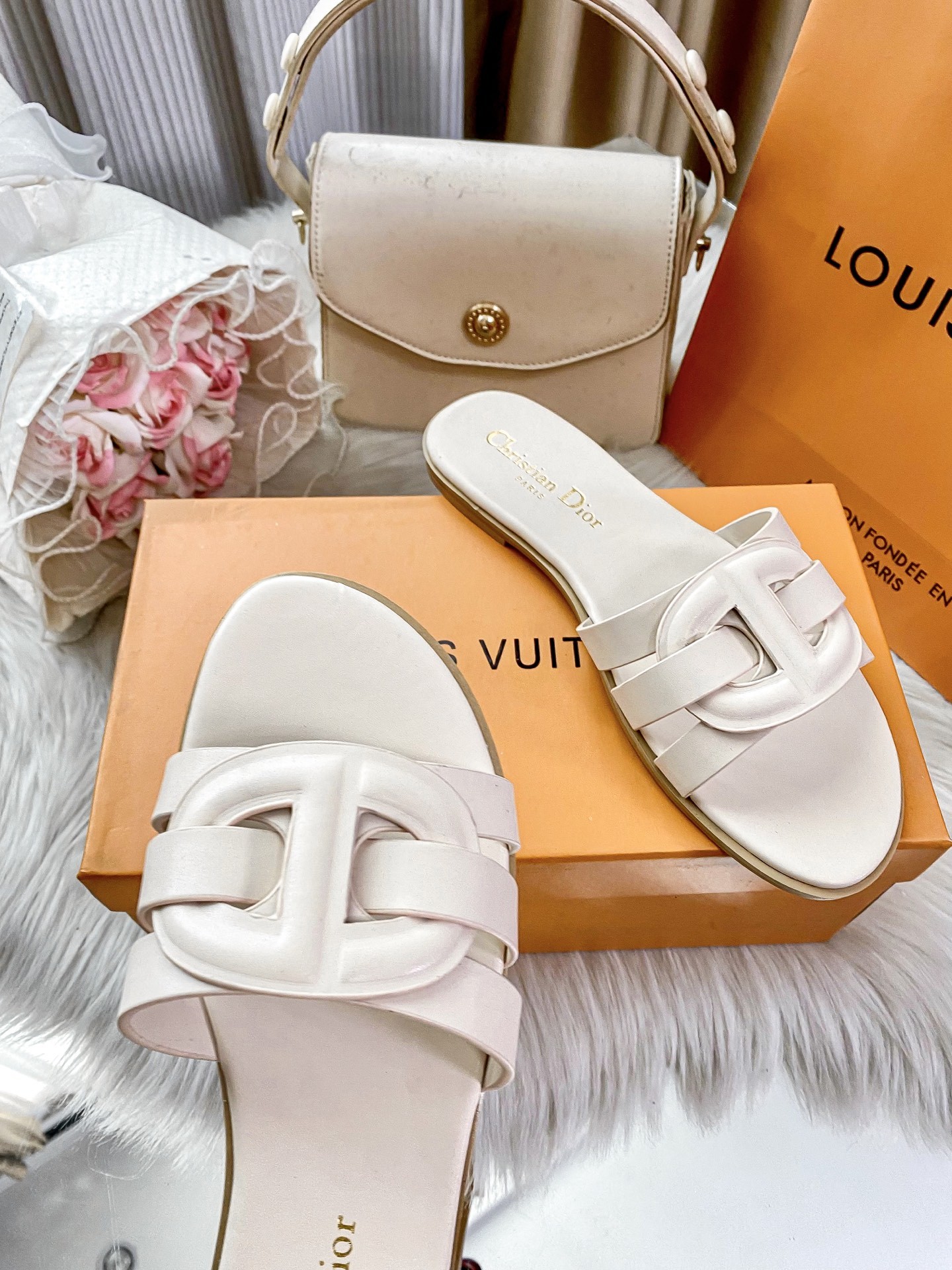 Classic new flat sandals