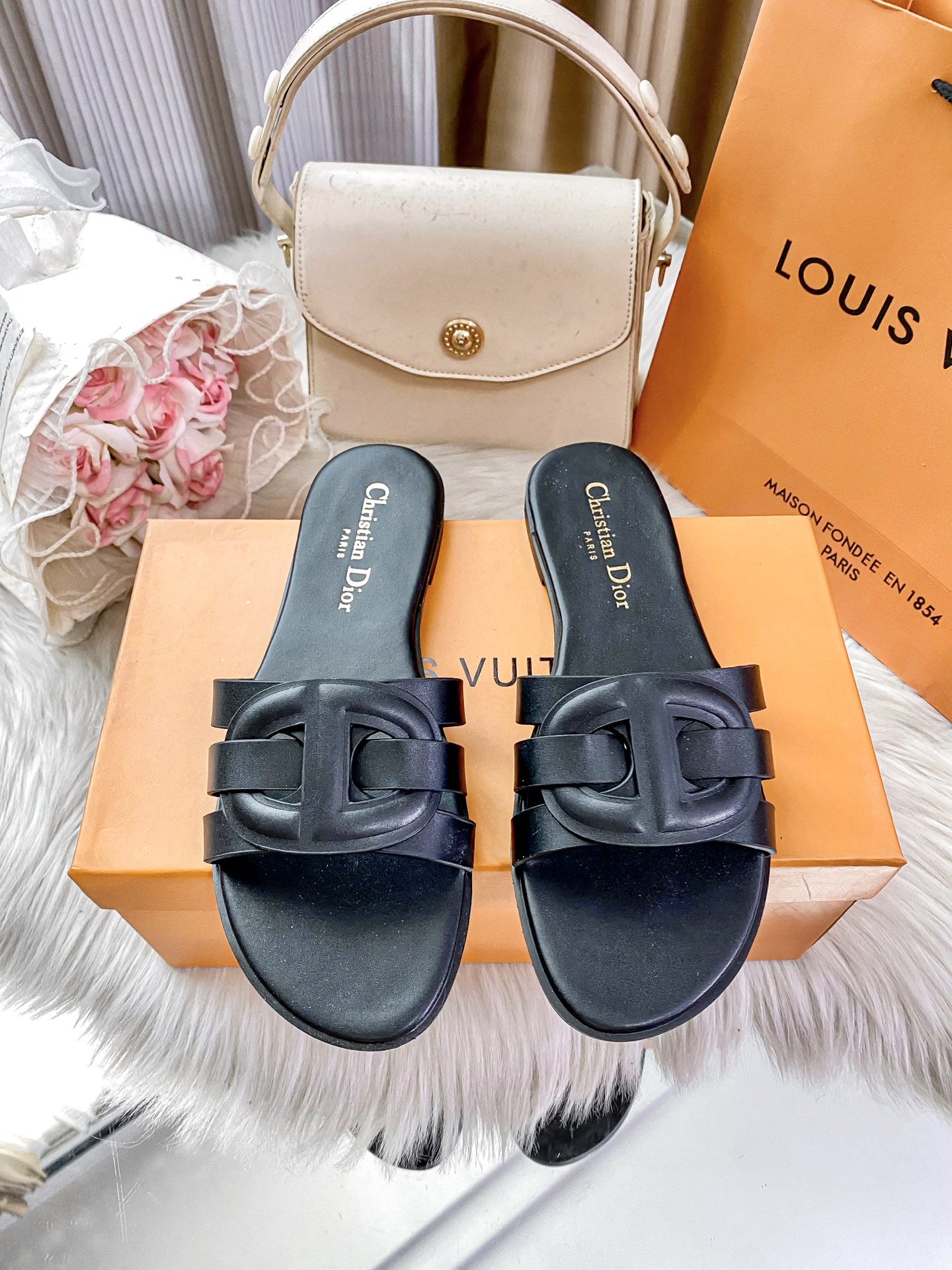 Classic new flat sandals