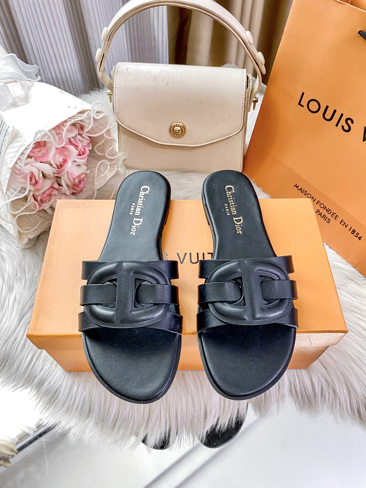 Classic new flat sandals