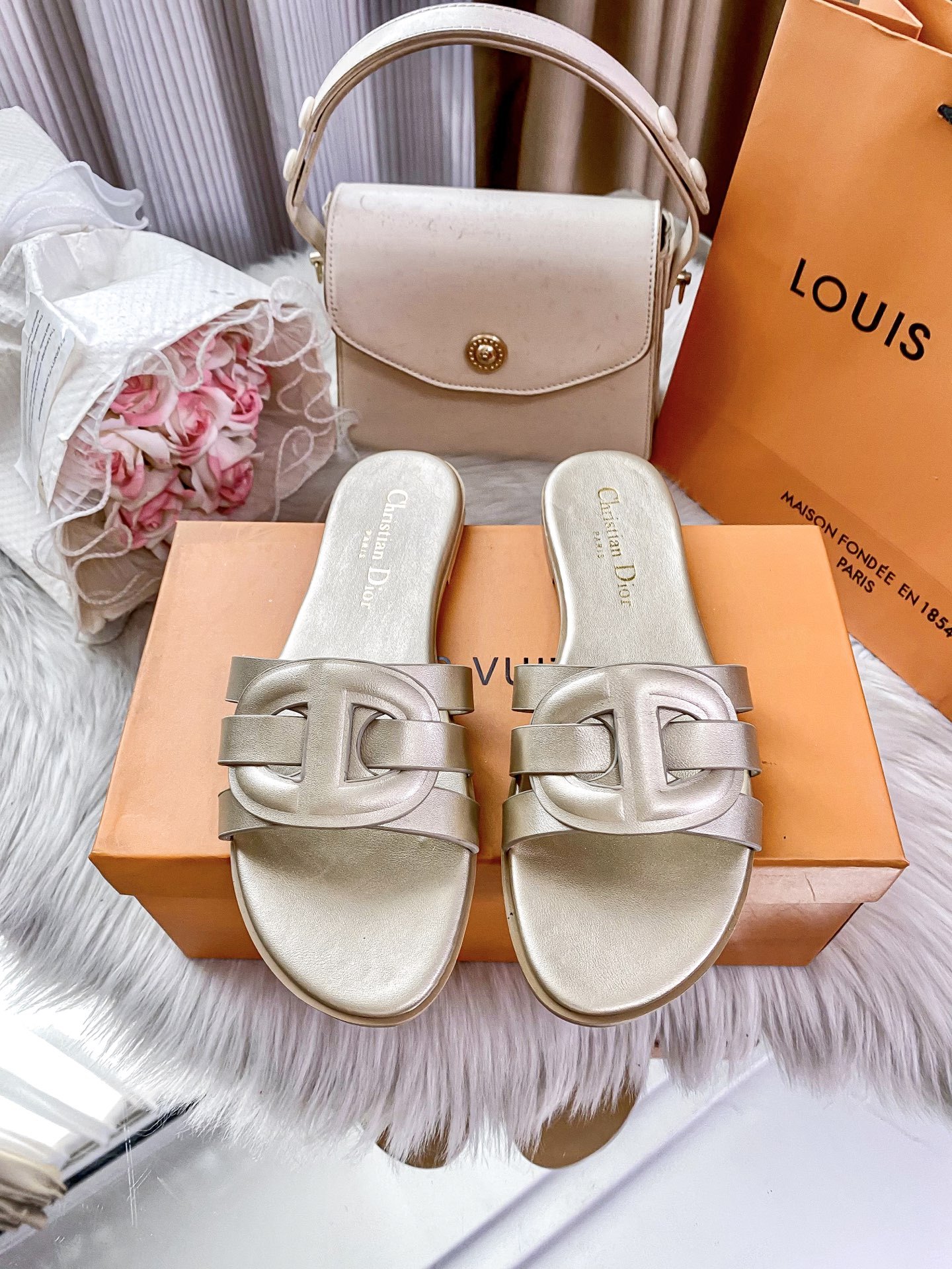 Classic new flat sandals