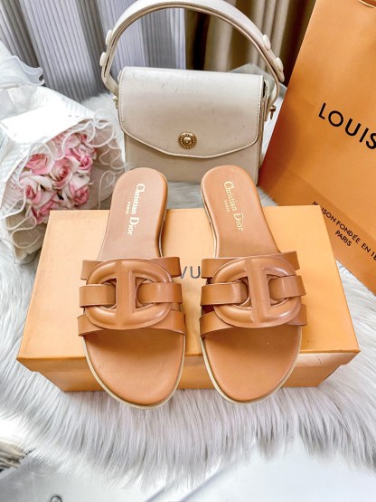 Classic new flat sandals