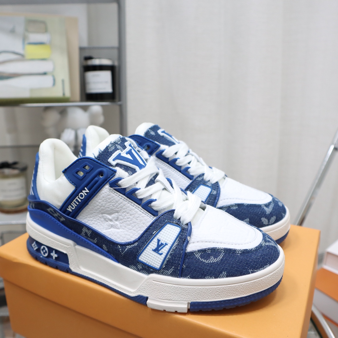 Casual breathable sports shoes
