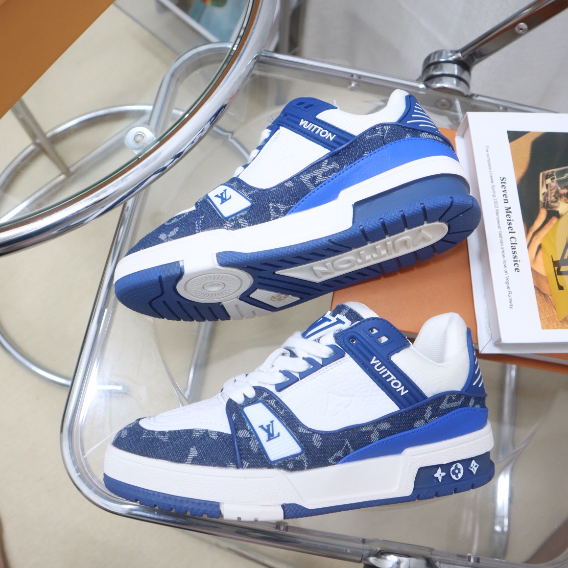 Casual breathable sports shoes