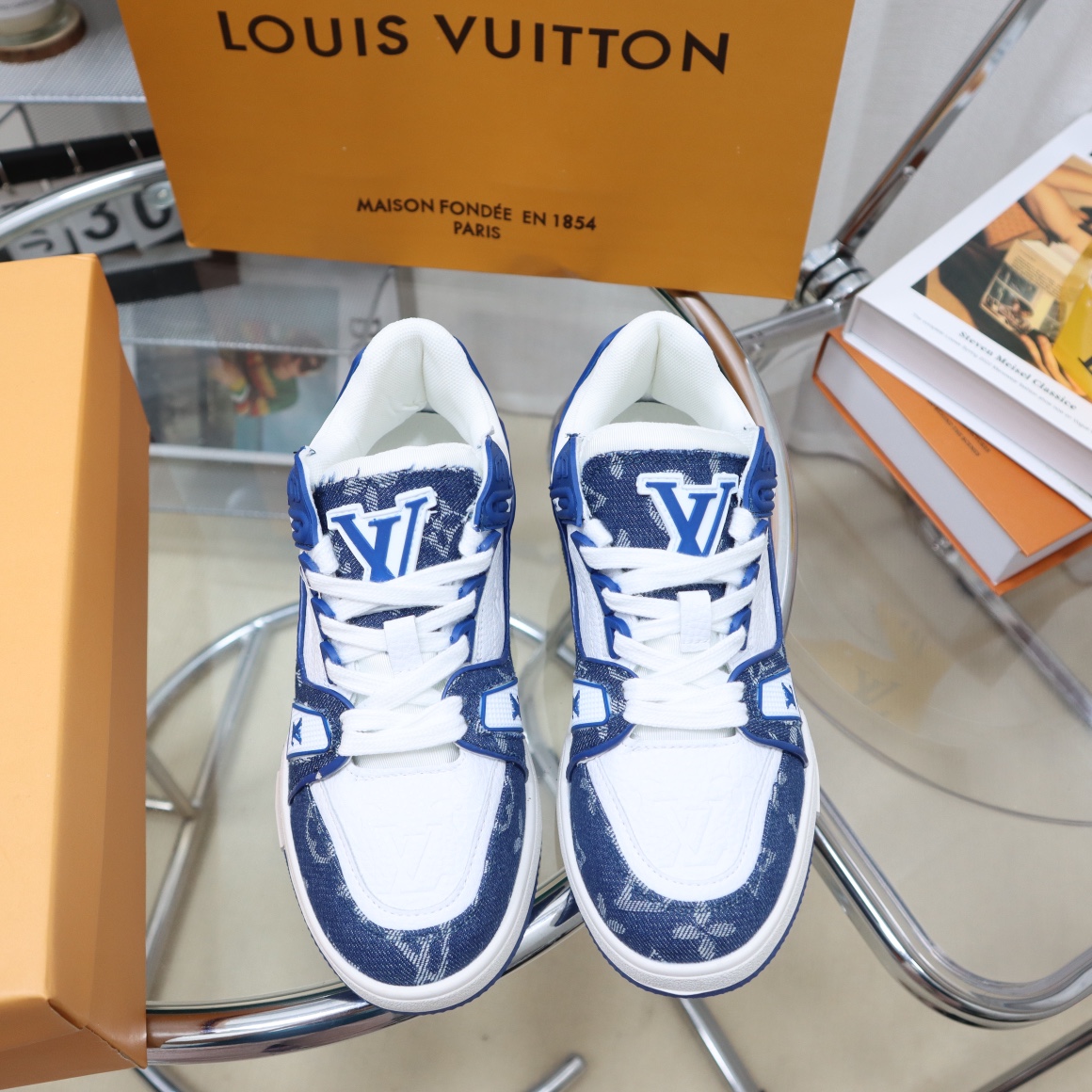 Casual breathable sports shoes