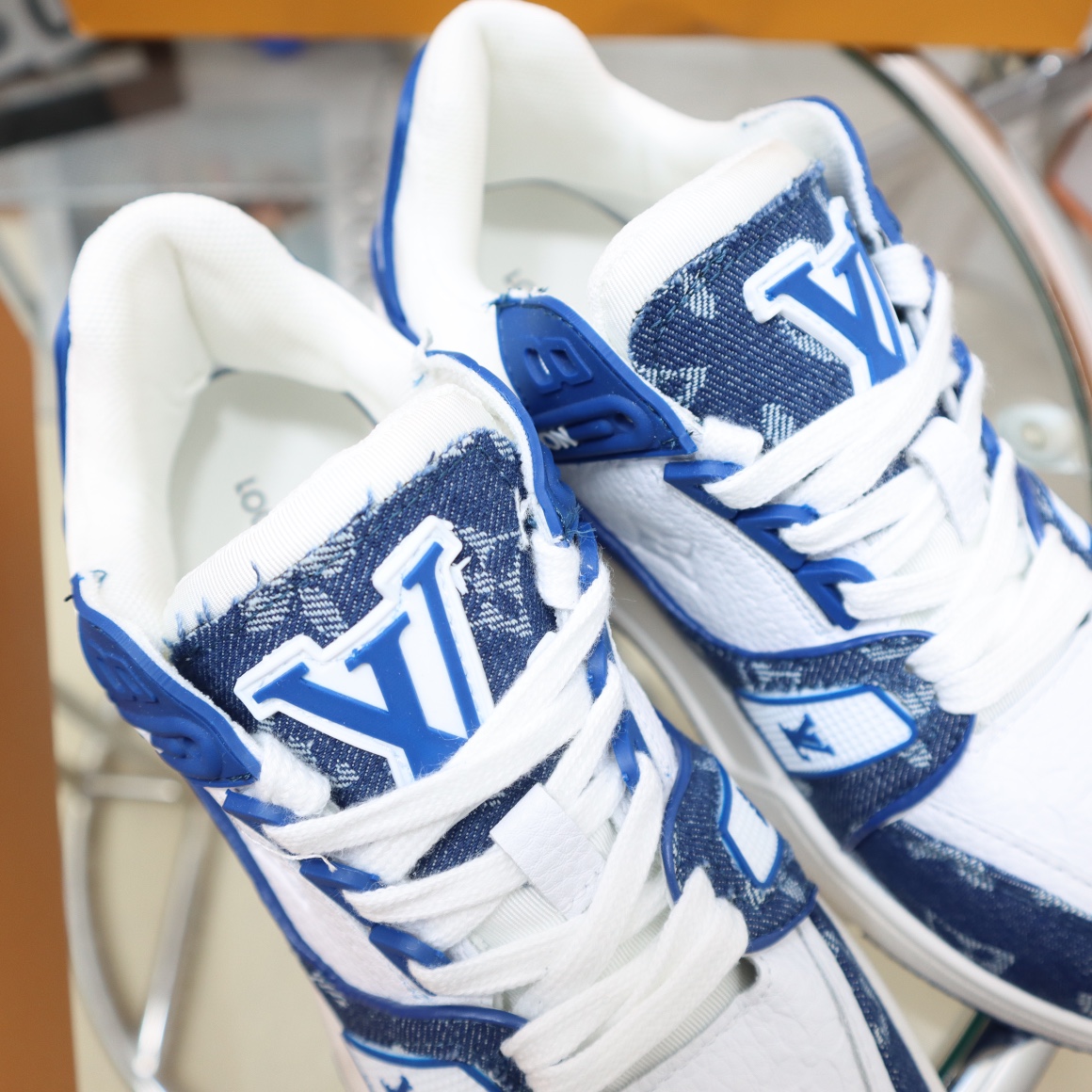 Casual breathable sports shoes