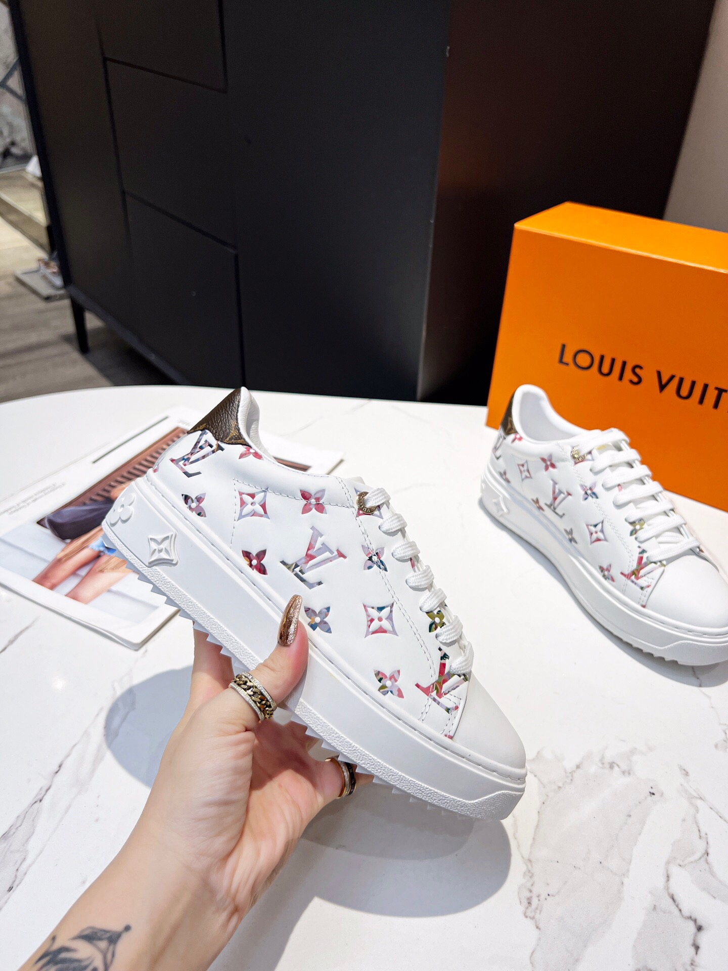 Thickened classic athletic shoes