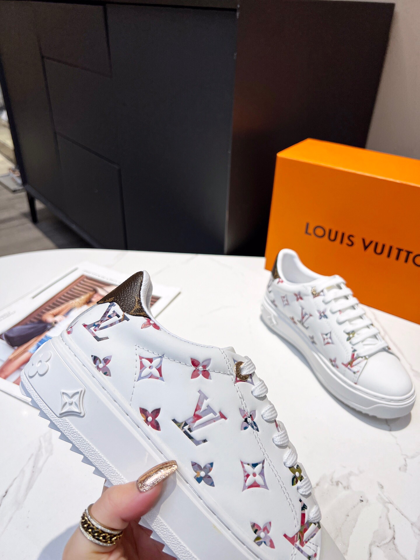 Thickened classic athletic shoes