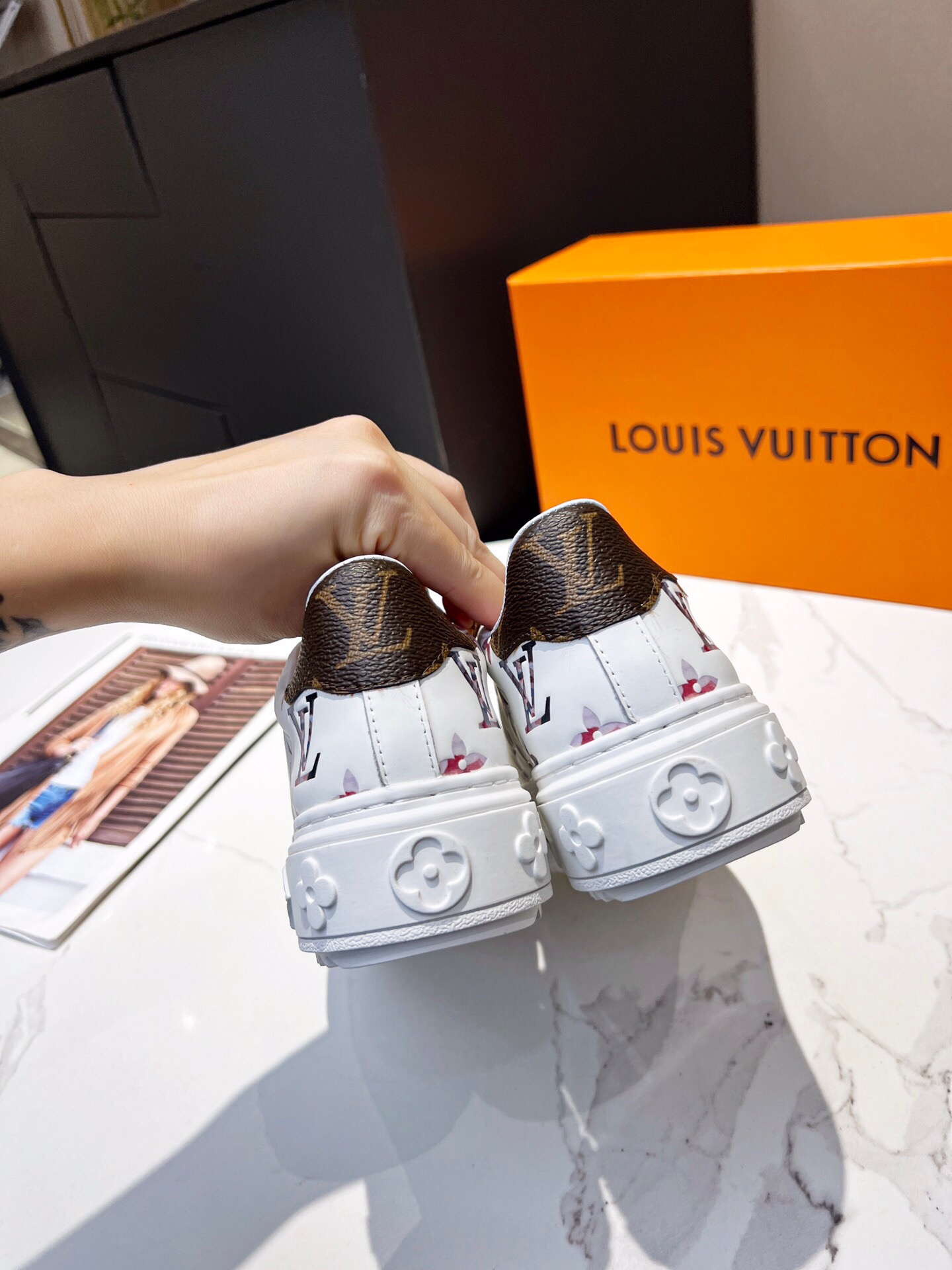 Thickened classic athletic shoes