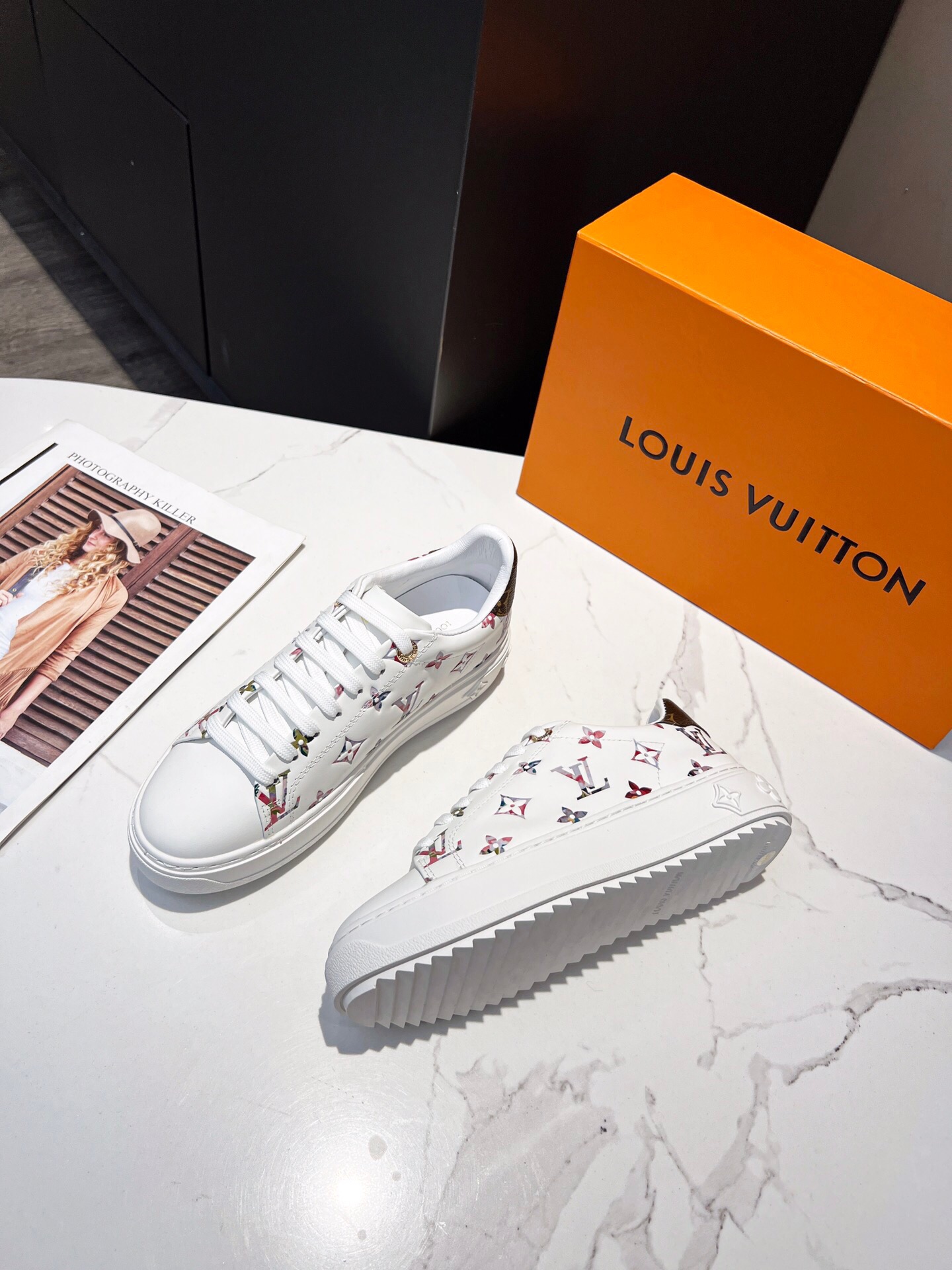 Thickened classic athletic shoes