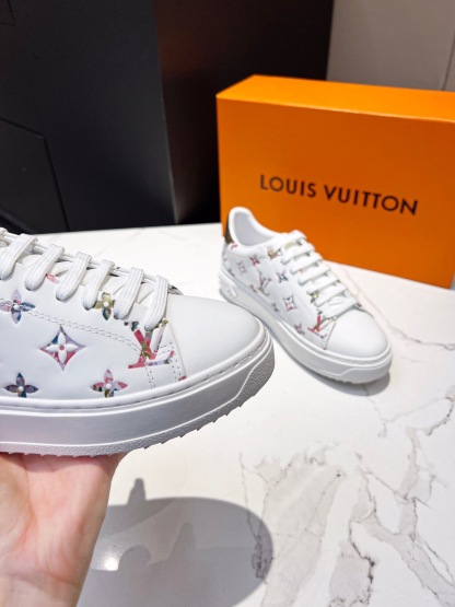 Thickened classic athletic shoes