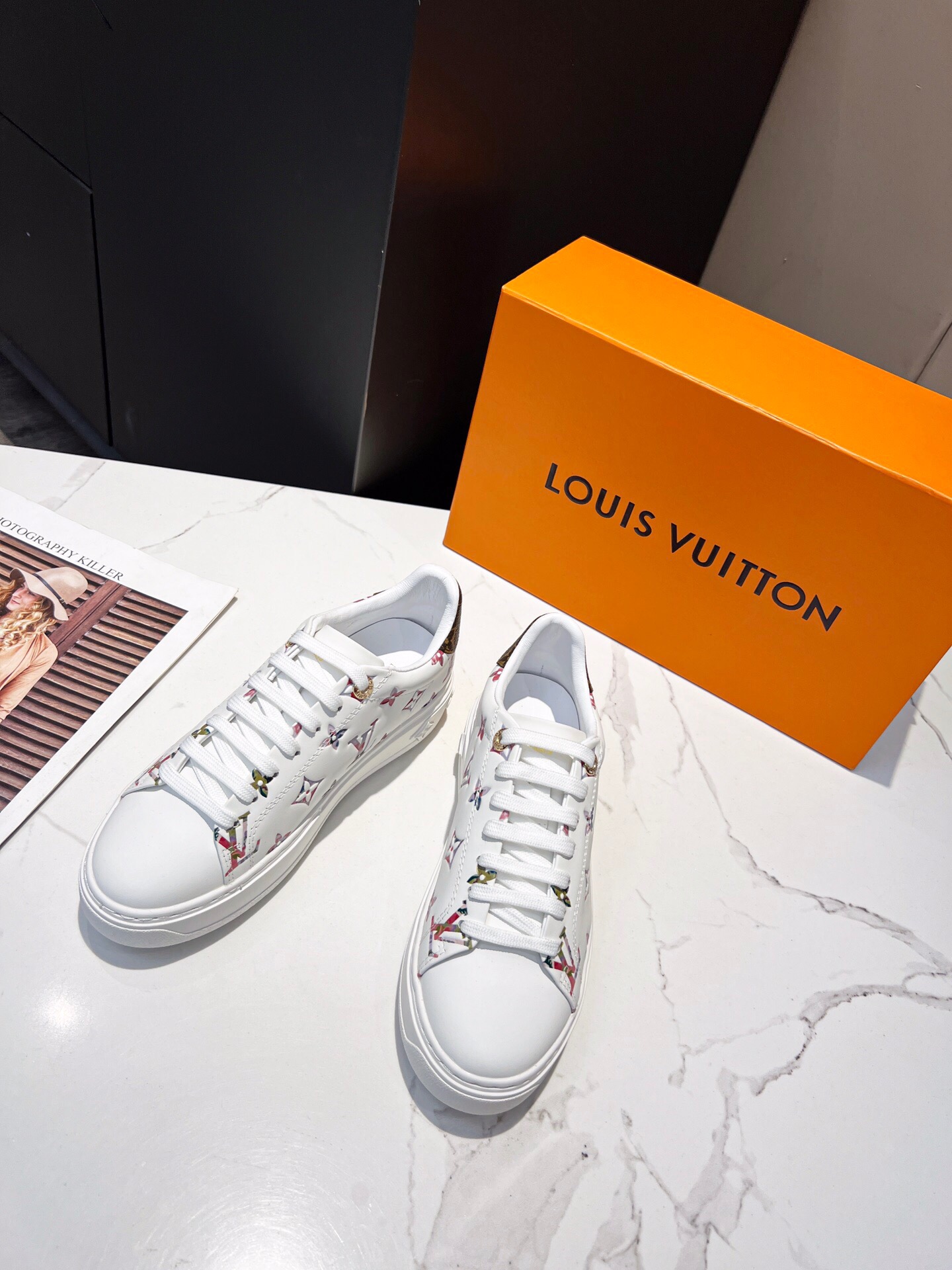 Thickened classic athletic shoes