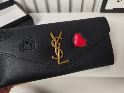 High-end luxury clutch bag