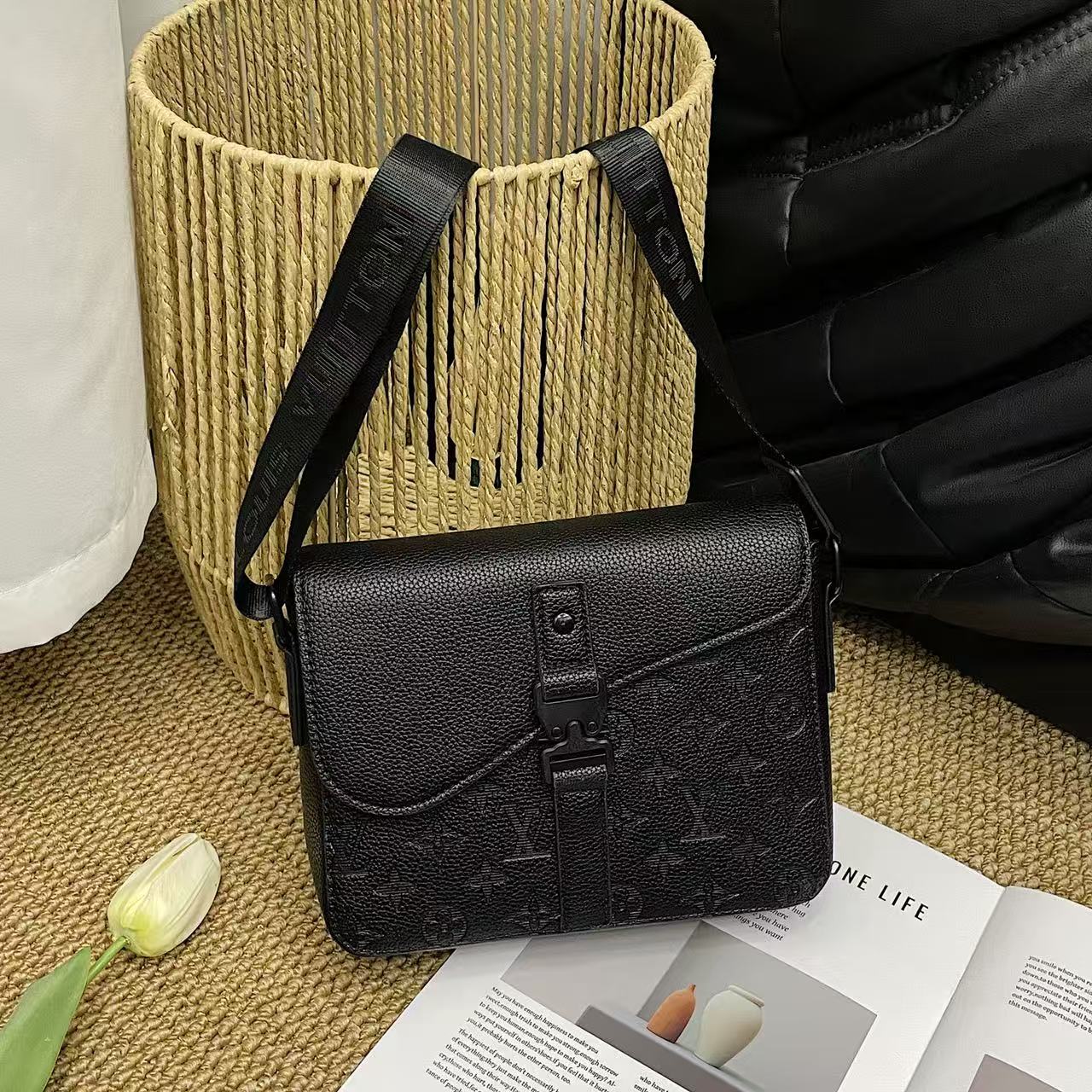 Stylish flap-closure casual shoulder bag