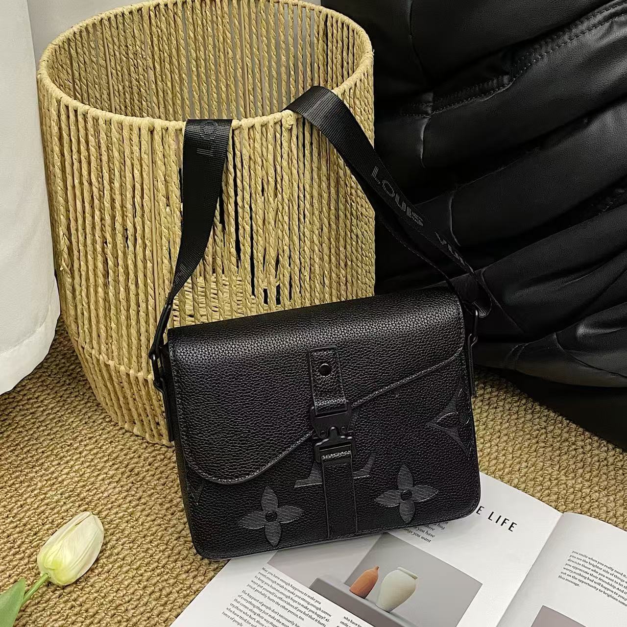 Stylish flap-closure casual shoulder bag